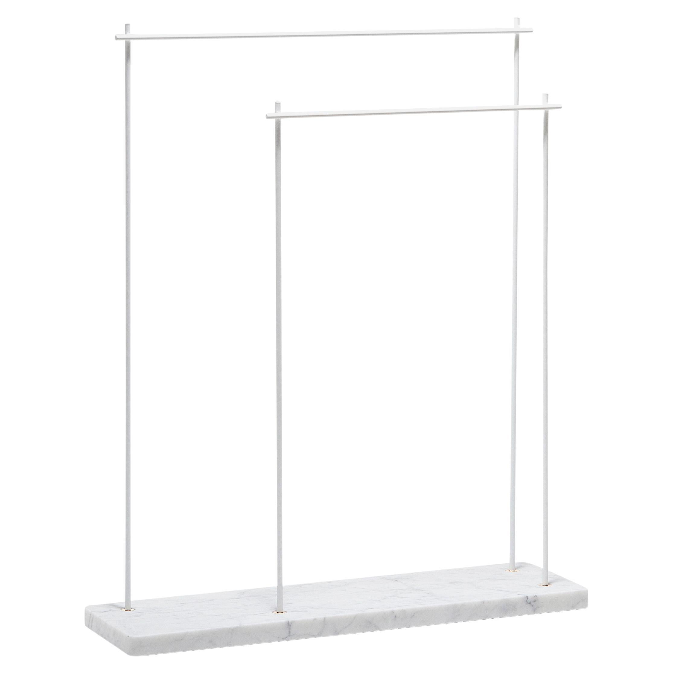Marmorierter Marmorständer aus weißem Carrara-Marmor und weißem, lackiertem Eisen Minimalistischem Regal