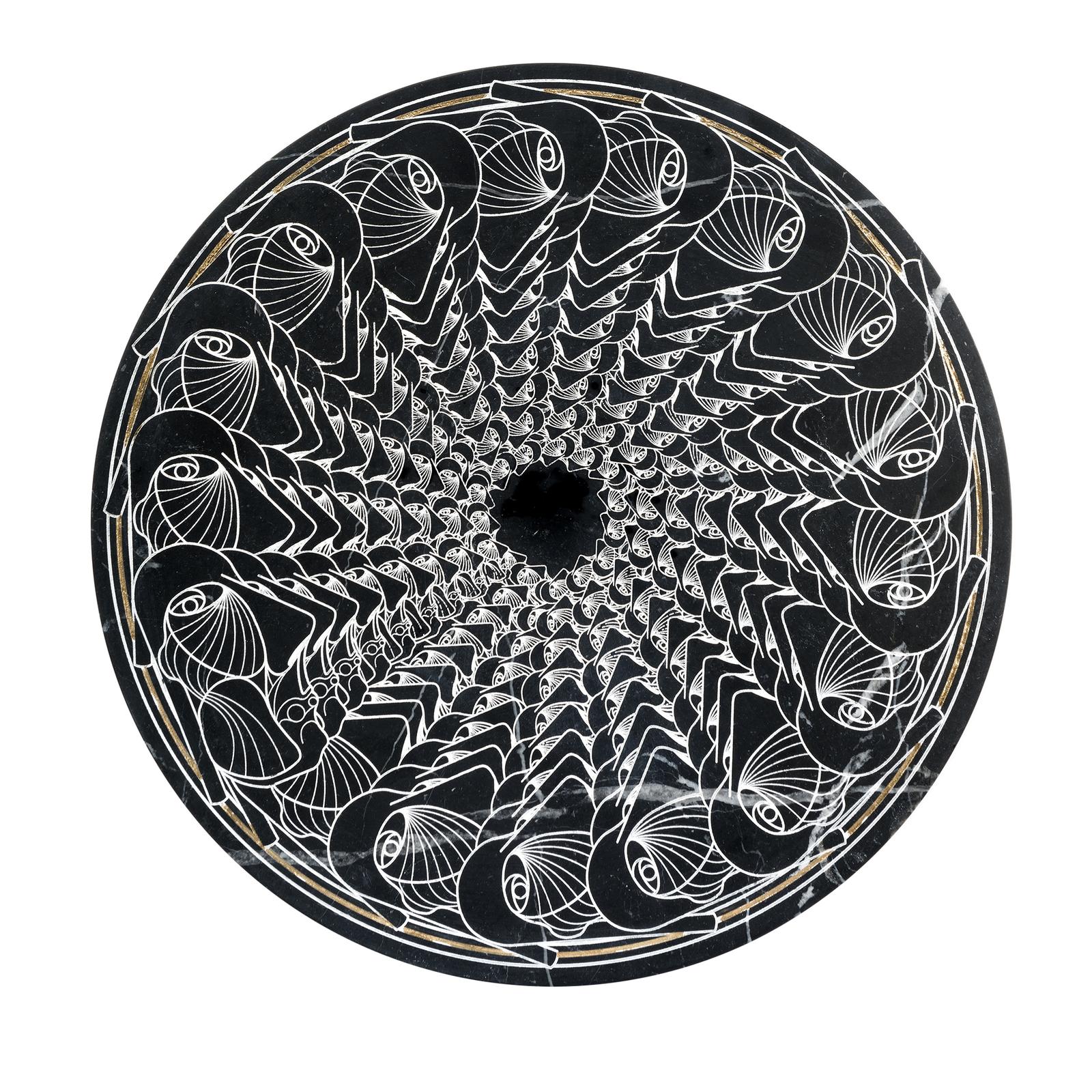 A series of serving or hanging plates – round or oval – where Federico Pepe’s signature graphics are engraved on the marble and hand-painted. Limited edition of 10.