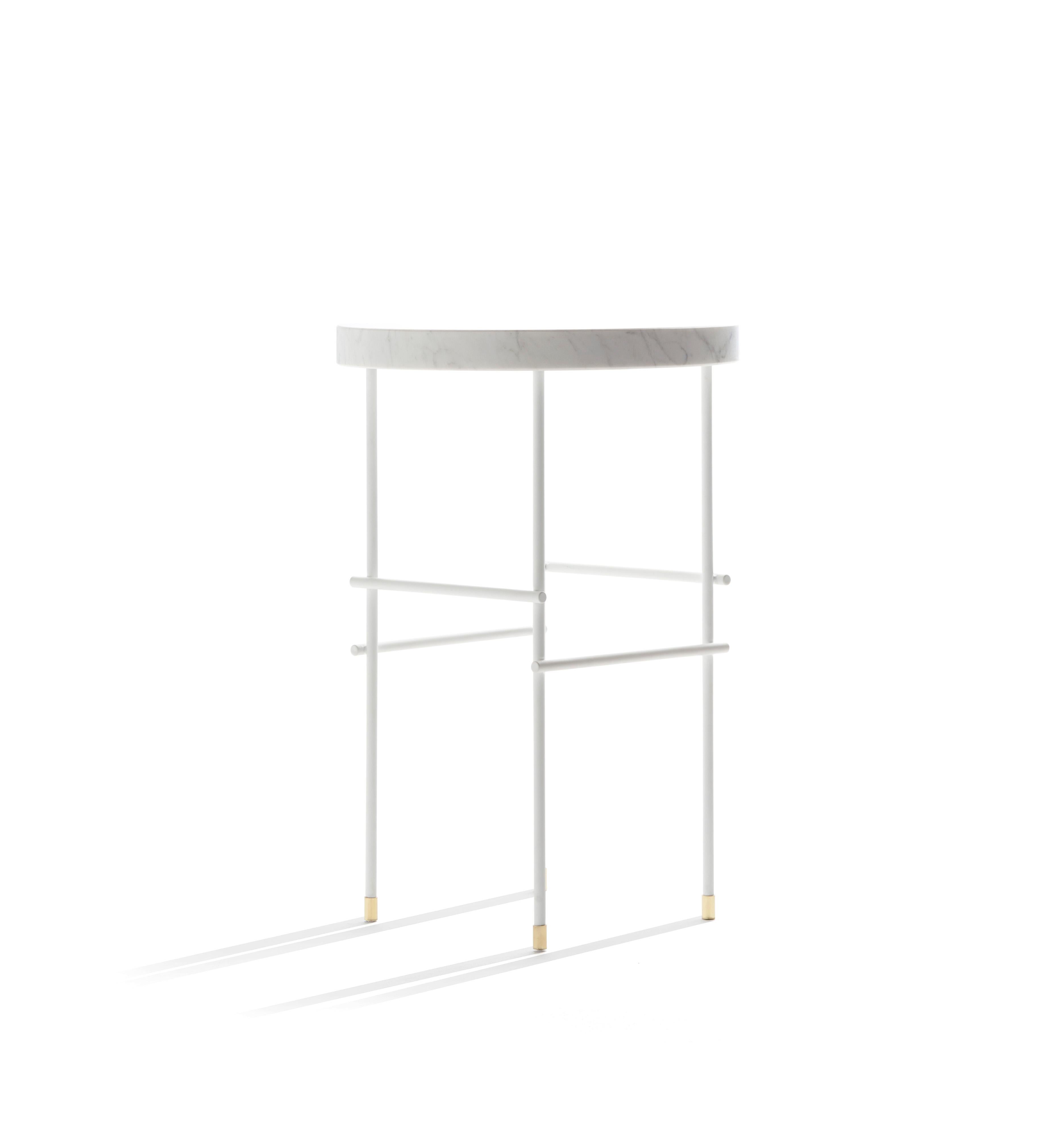 Minimaliste Table d'appoint minimaliste à piédestal blanc en marbre de Carrare marbré en vente