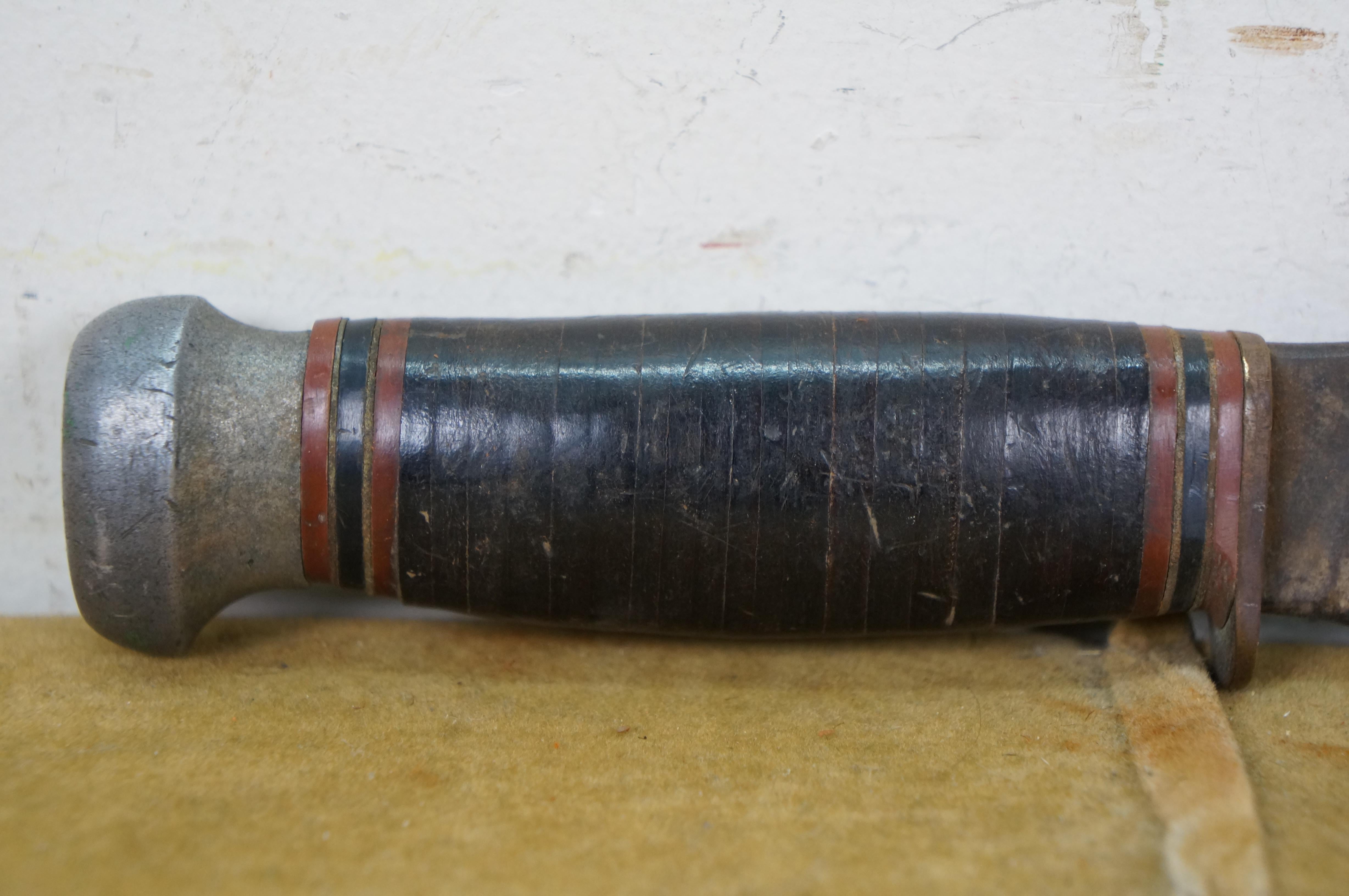 Milieu du XXe siècle Marbles Gladstone WWII Era Ideal Fixed Blade Knife & Leather Sheath 8