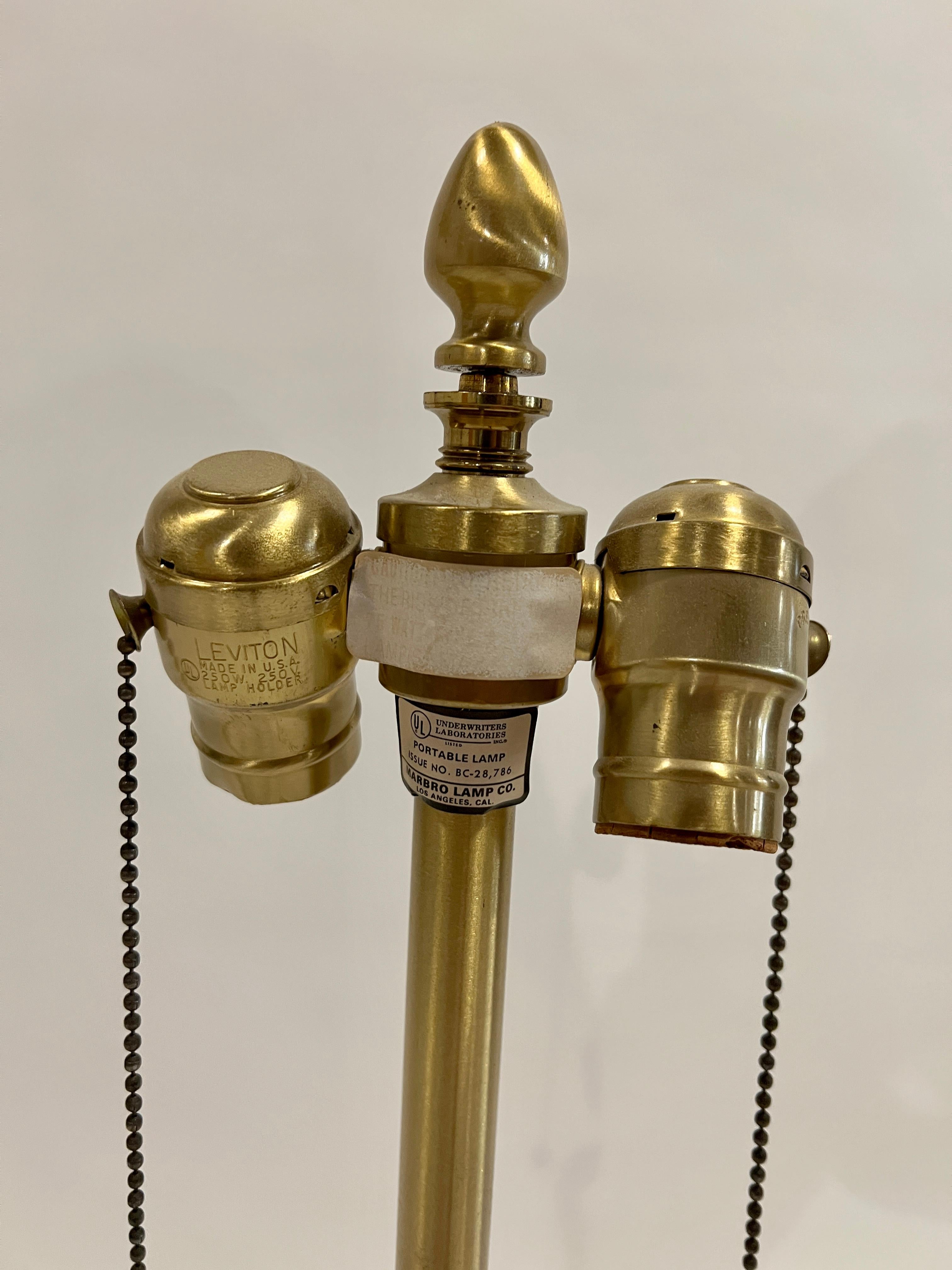 Alabaster-Tischlampe von Marbro (Hollywood Regency) im Angebot