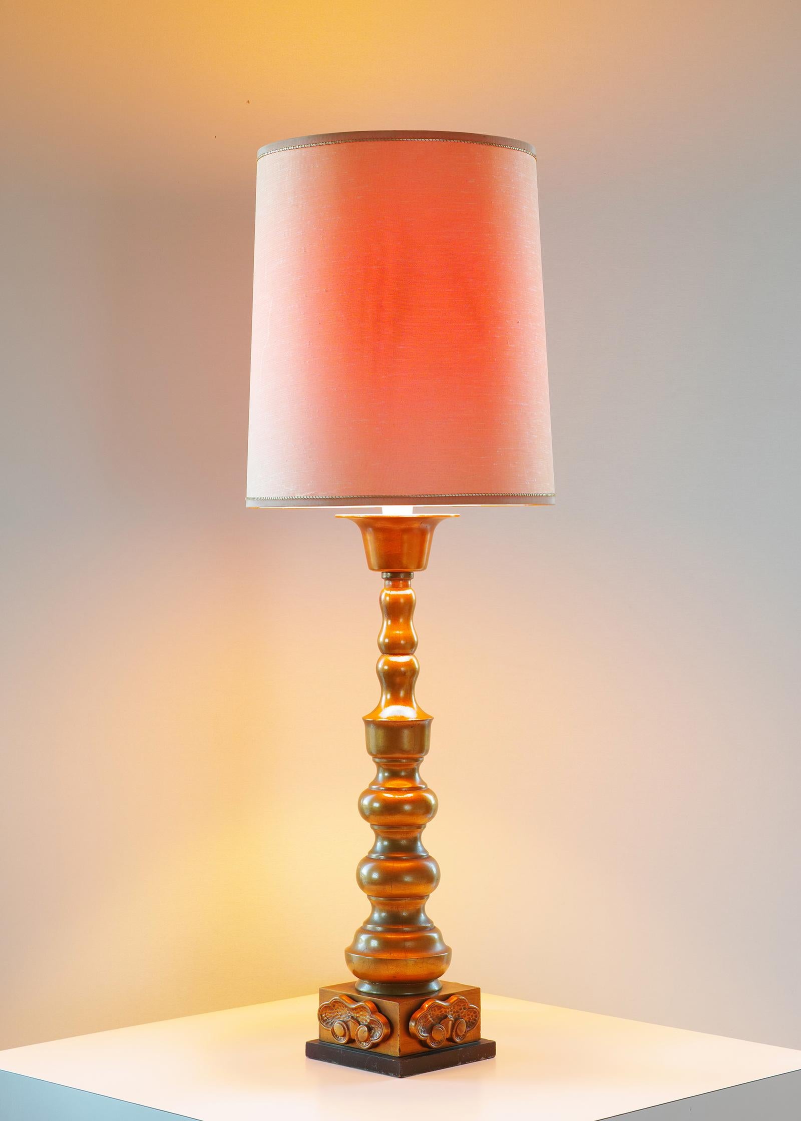 Américain Lampe de table à balustre style chinoiserie dorée Marbro en vente