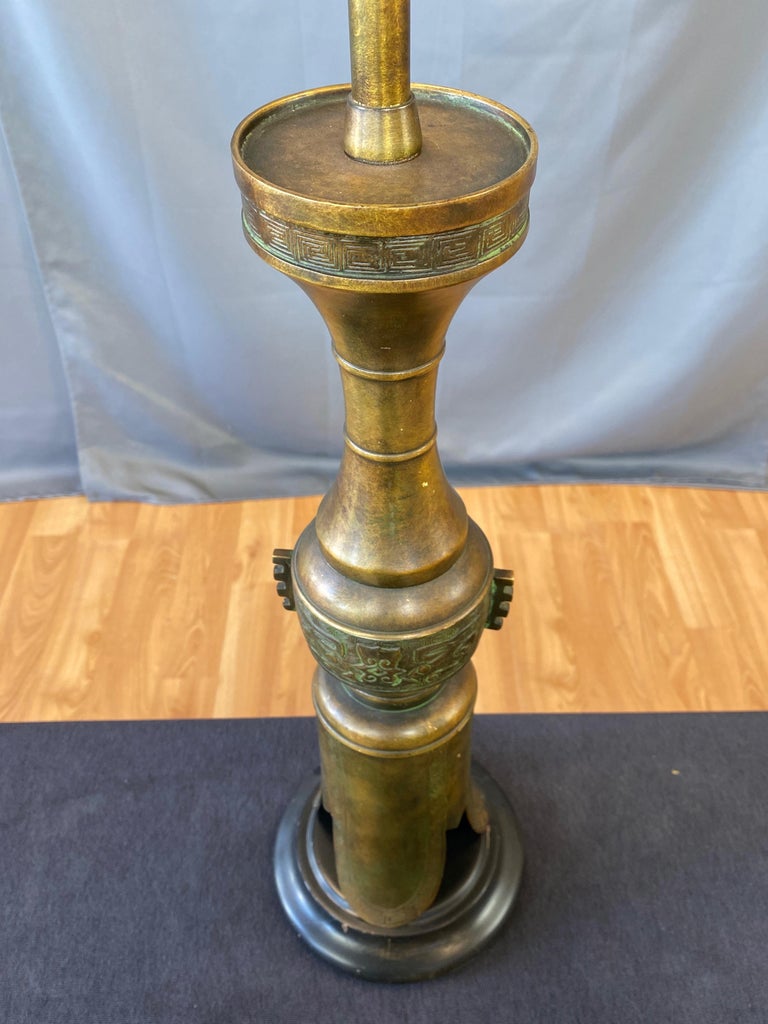 Marbro James Mont-Style Chinese Archaistic Tall Brass Table Lamp, 1950s For Sale 4