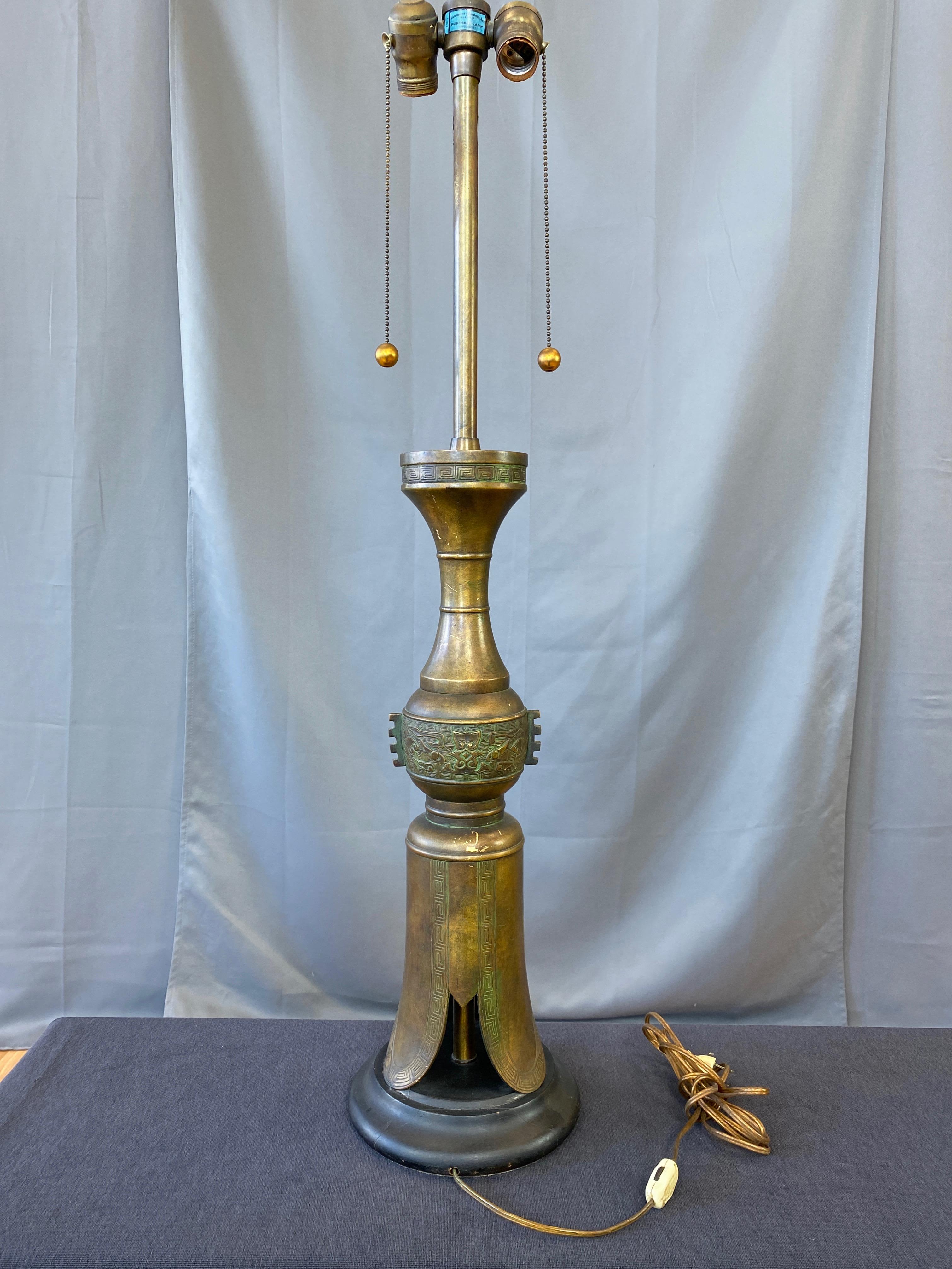 Lampe de table en laiton de style chinois archaïque Marbro James Mont:: années 1950 en vente 6
