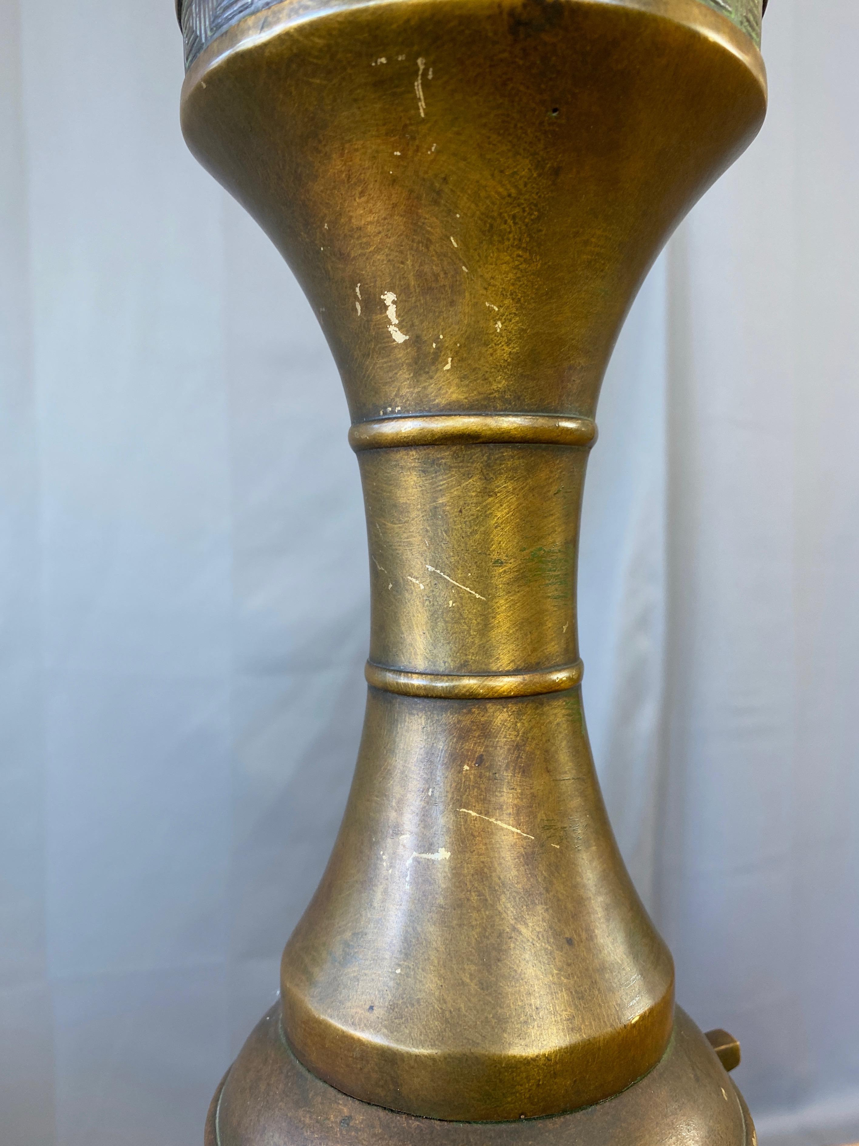 Marbro James Mont-Style Chinese Archaistic Tall Brass Table Lamp, 1950s For Sale 8