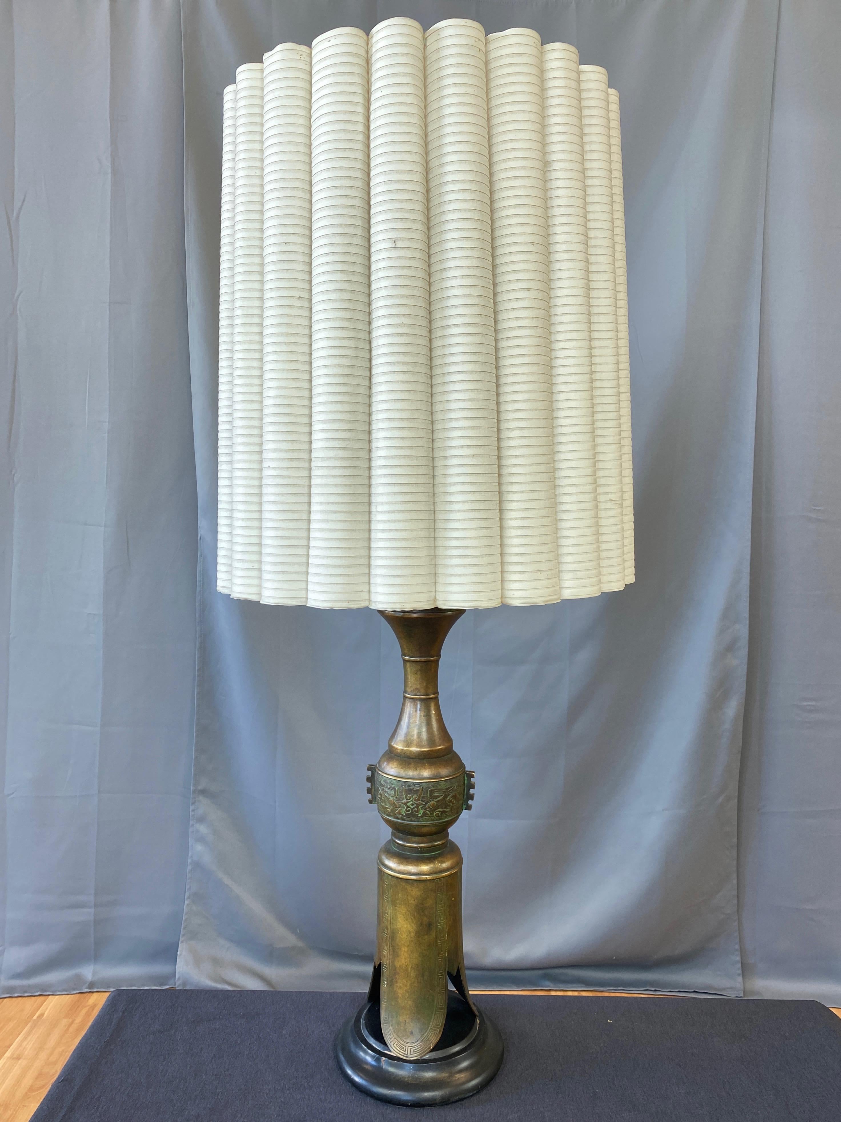 Marbro James Mont-Style Chinese Archaistic Tall Brass Table Lamp, 1950s For Sale 11