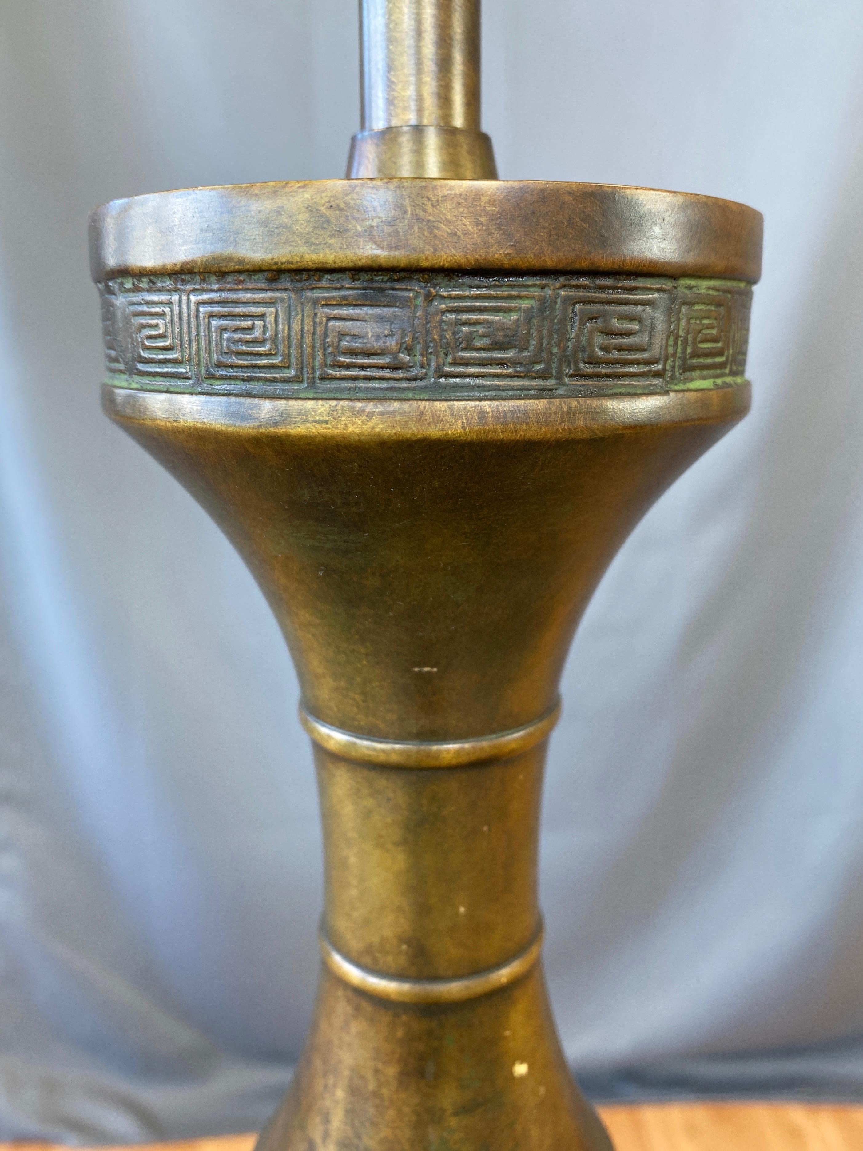 American Marbro James Mont-Style Chinese Archaistic Tall Brass Table Lamp, 1950s For Sale