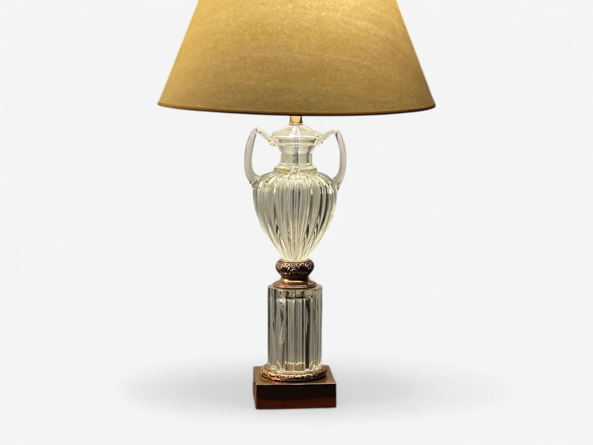 Marbro Lamp Co., Hollywood Regency, verre, laiton, lampes de bureau en forme d'urne, années 2000 Bon état - En vente à Manhasset, NY