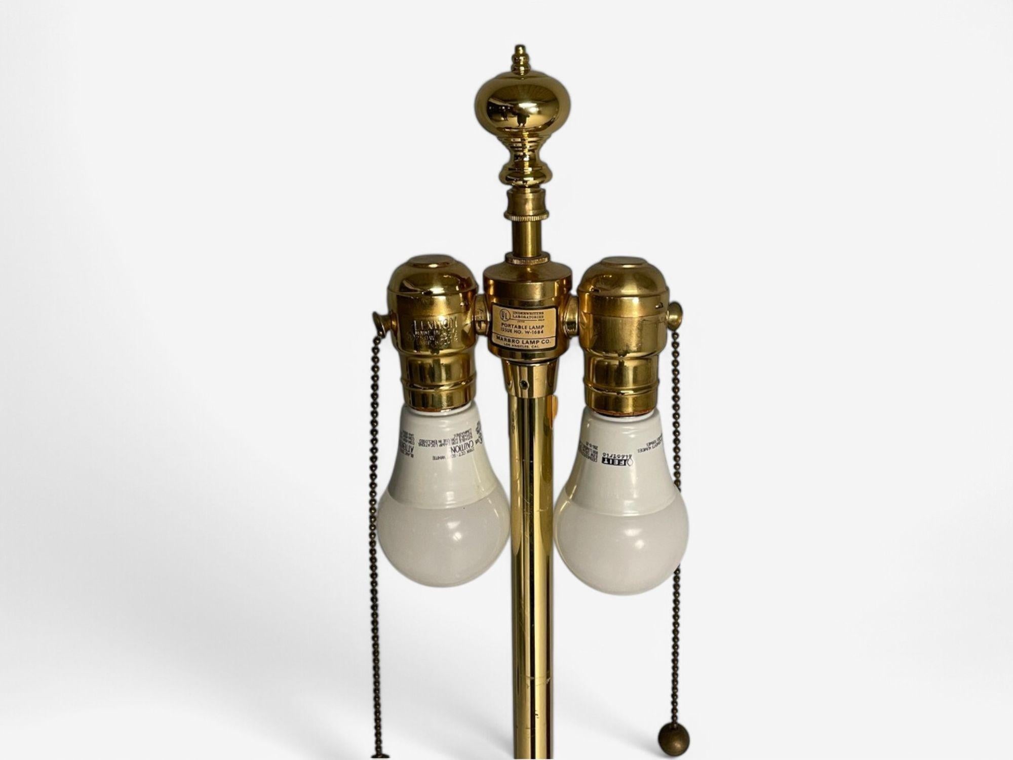 Marbro Lamp Co., Hollywood Regency, verre, laiton, lampes de bureau en forme d'urne, années 2000 en vente 2