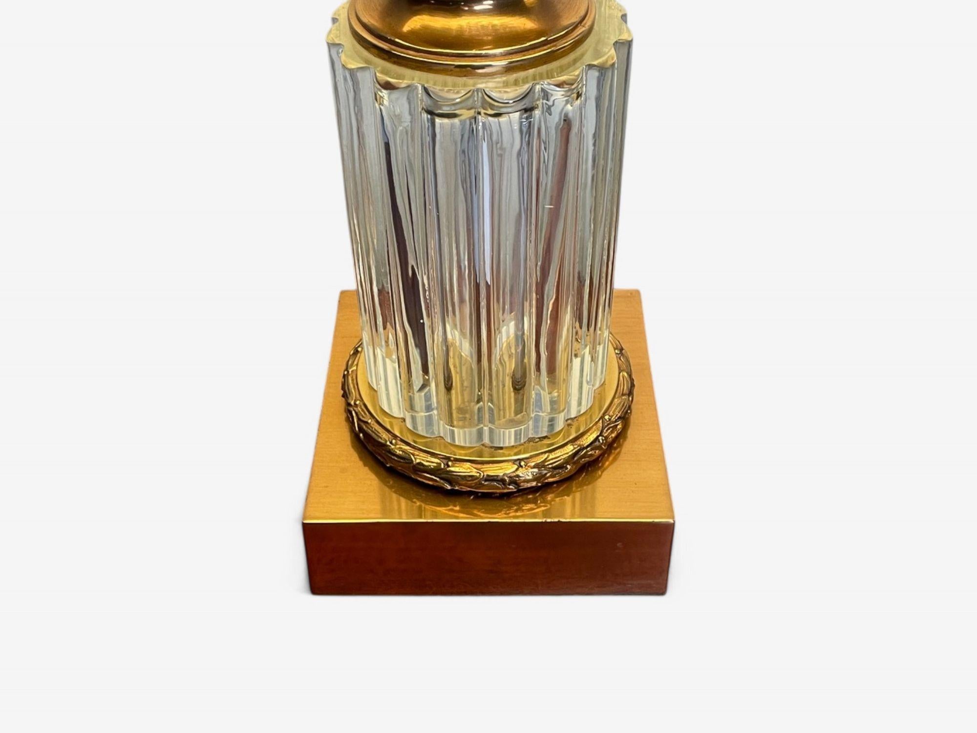 Marbro Lamp Co., Hollywood Regency, verre, laiton, lampes de bureau en forme d'urne, années 2000 en vente 3
