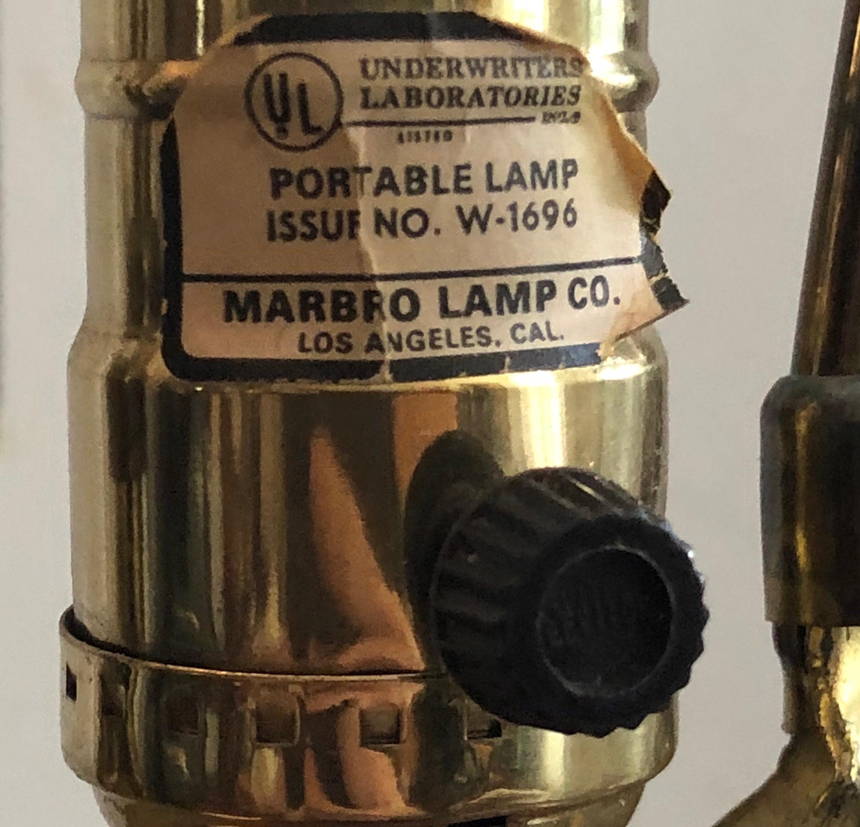Qing Marbro lampe de bureau chinoise en forme d'urne à poignée en forme d'éléphant Sangre de Bœuf Regency en vente