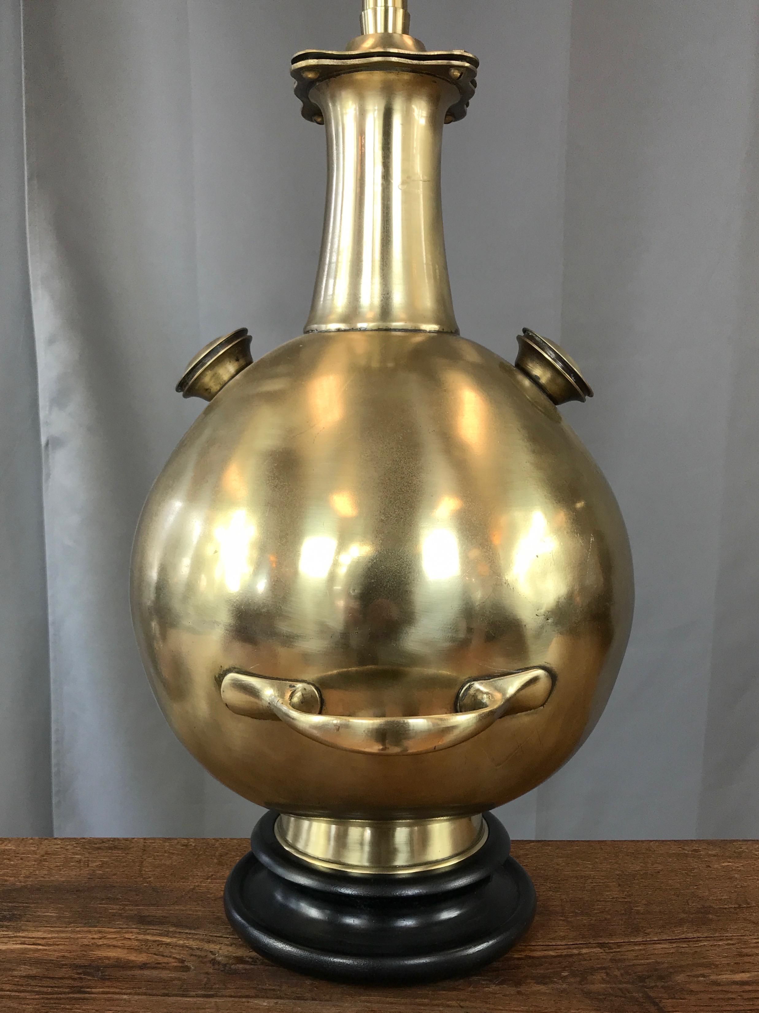 Hollywood Regency Lampe de table monumentale à cloche de plongée Marbro en laiton massif en vente