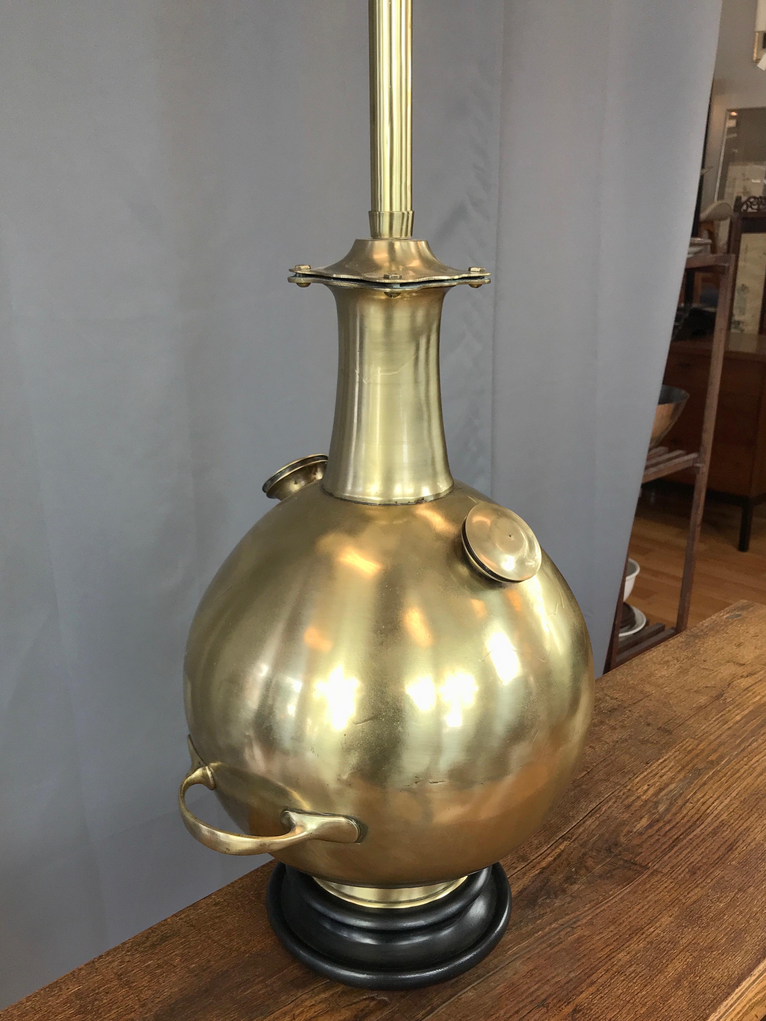 Américain Lampe de table monumentale à cloche de plongée Marbro en laiton massif en vente