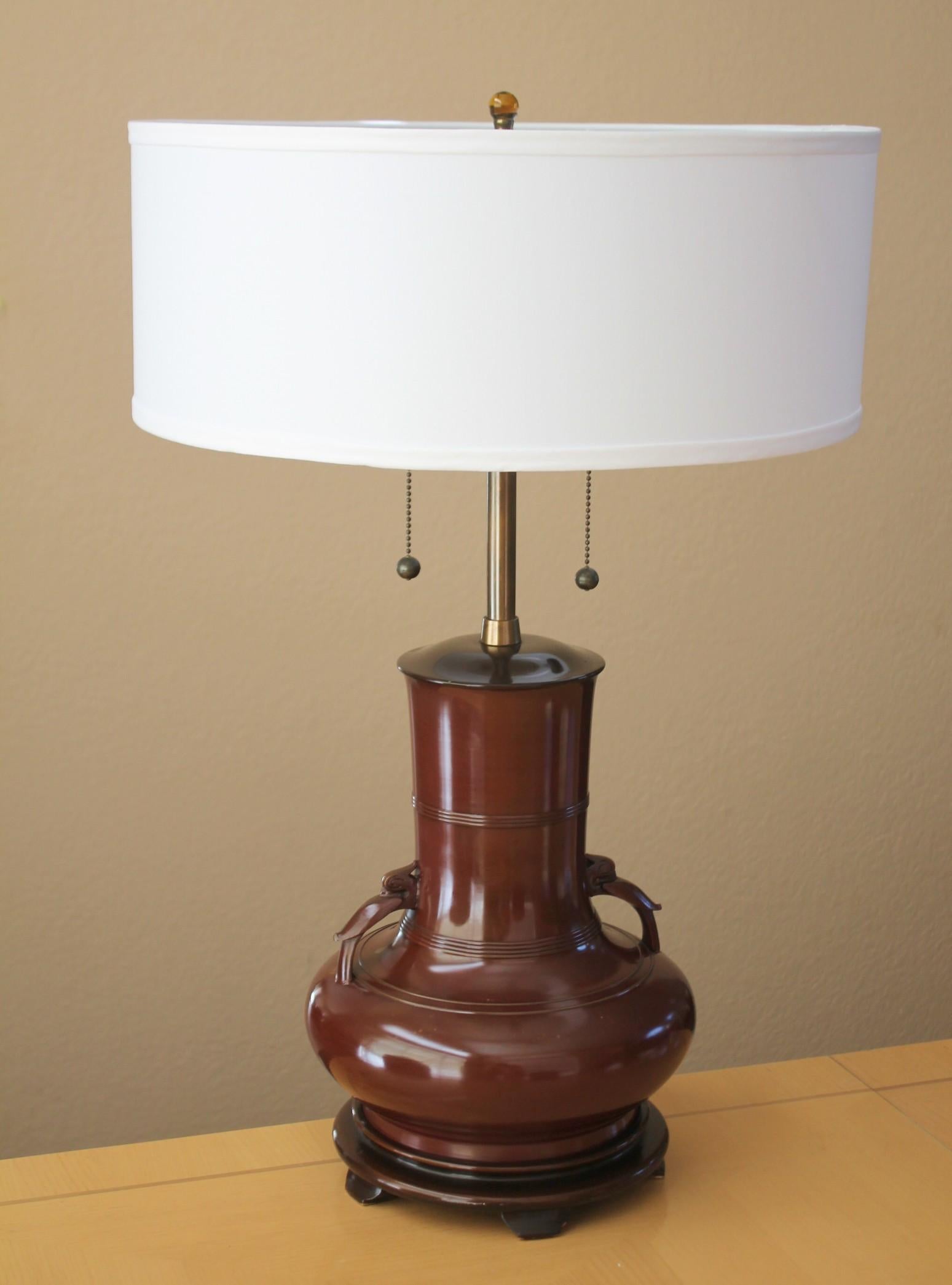 Art déco Lampe de table originale de Marbro ! Chocolat au lait Base en bois Brown 1960s Art Deco Minty ! en vente