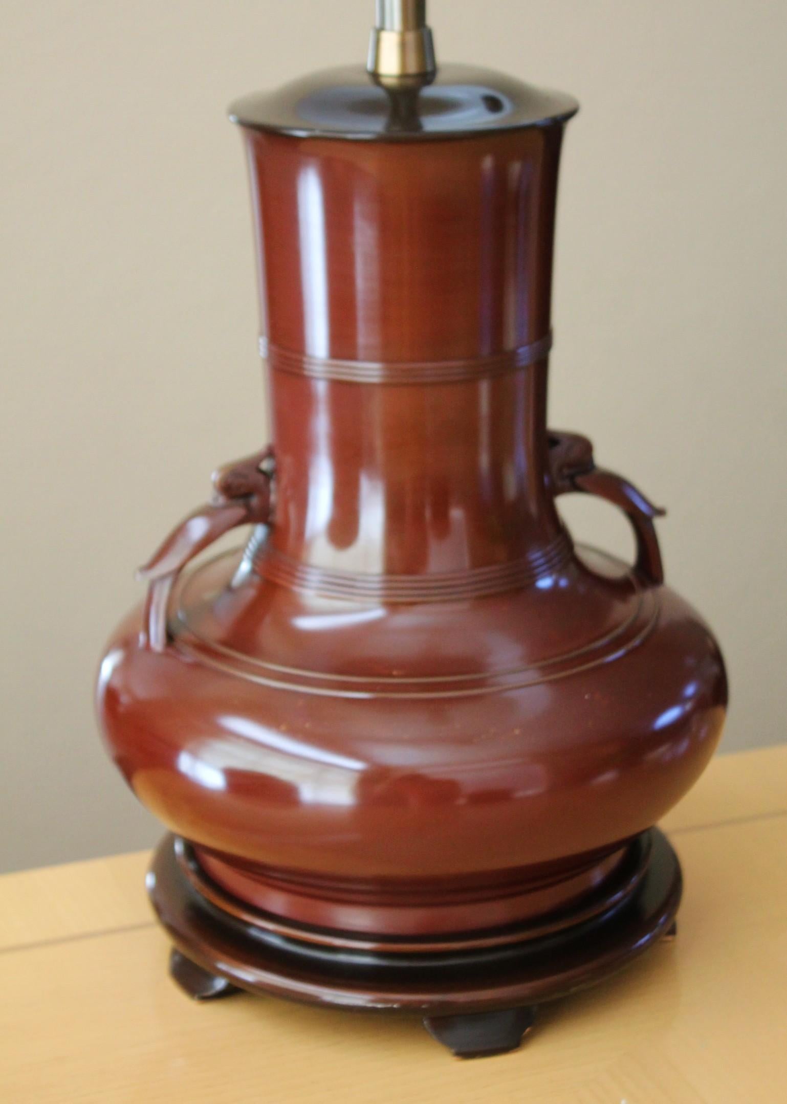 Américain Lampe de table originale de Marbro ! Chocolat au lait Base en bois Brown 1960s Art Deco Minty ! en vente