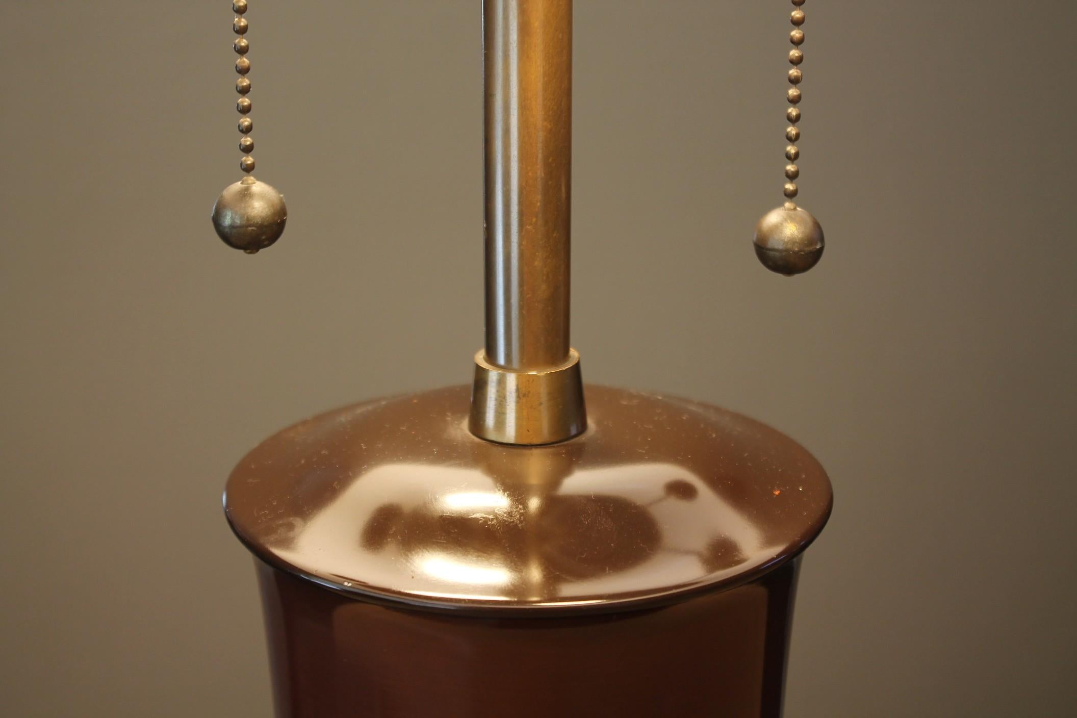 20ième siècle Lampe de table originale de Marbro ! Chocolat au lait Base en bois Brown 1960s Art Deco Minty ! en vente