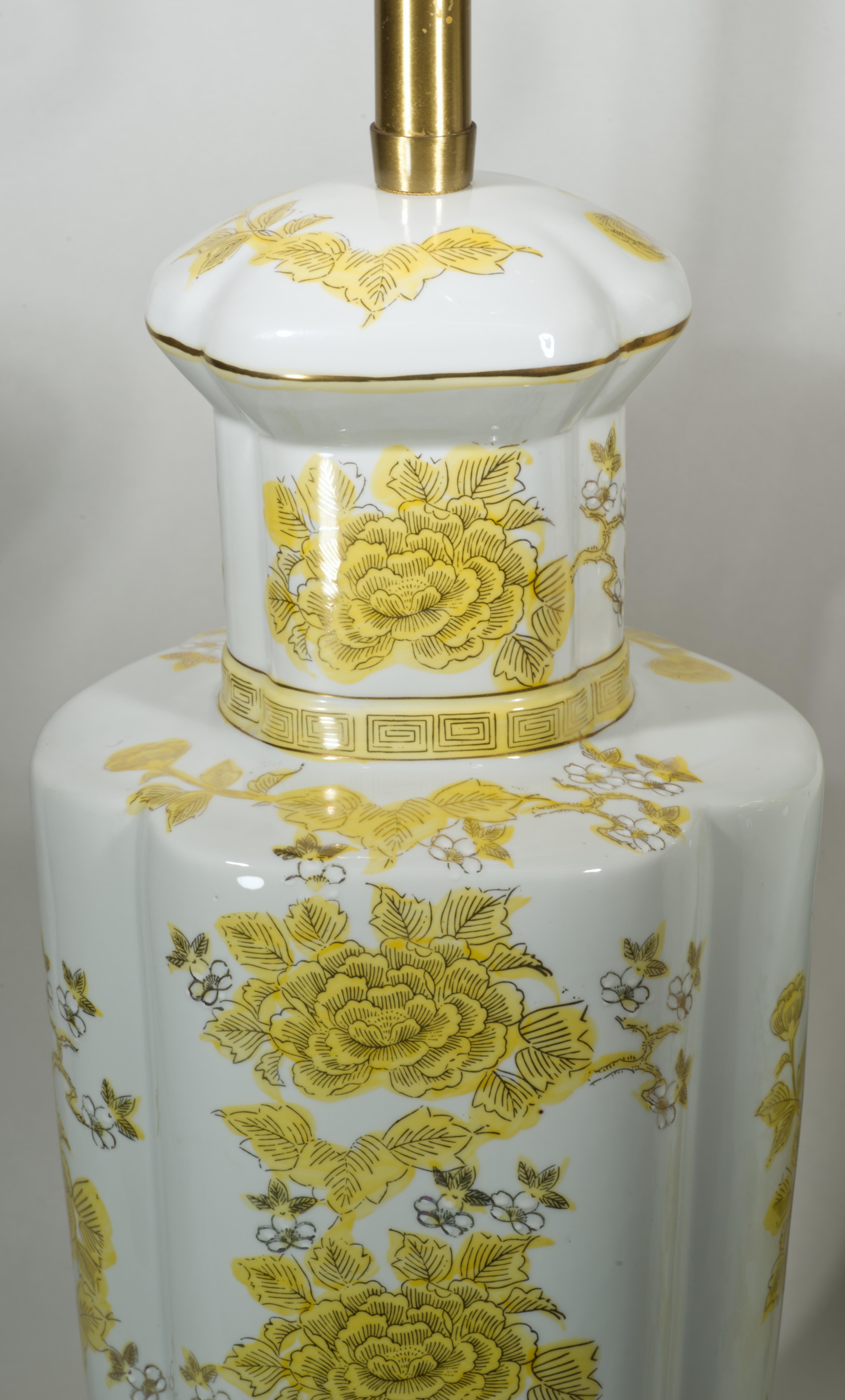 Marbro Pair of Large Chinoiserie Urn Table Lamps with Imari Decor For Sale 5