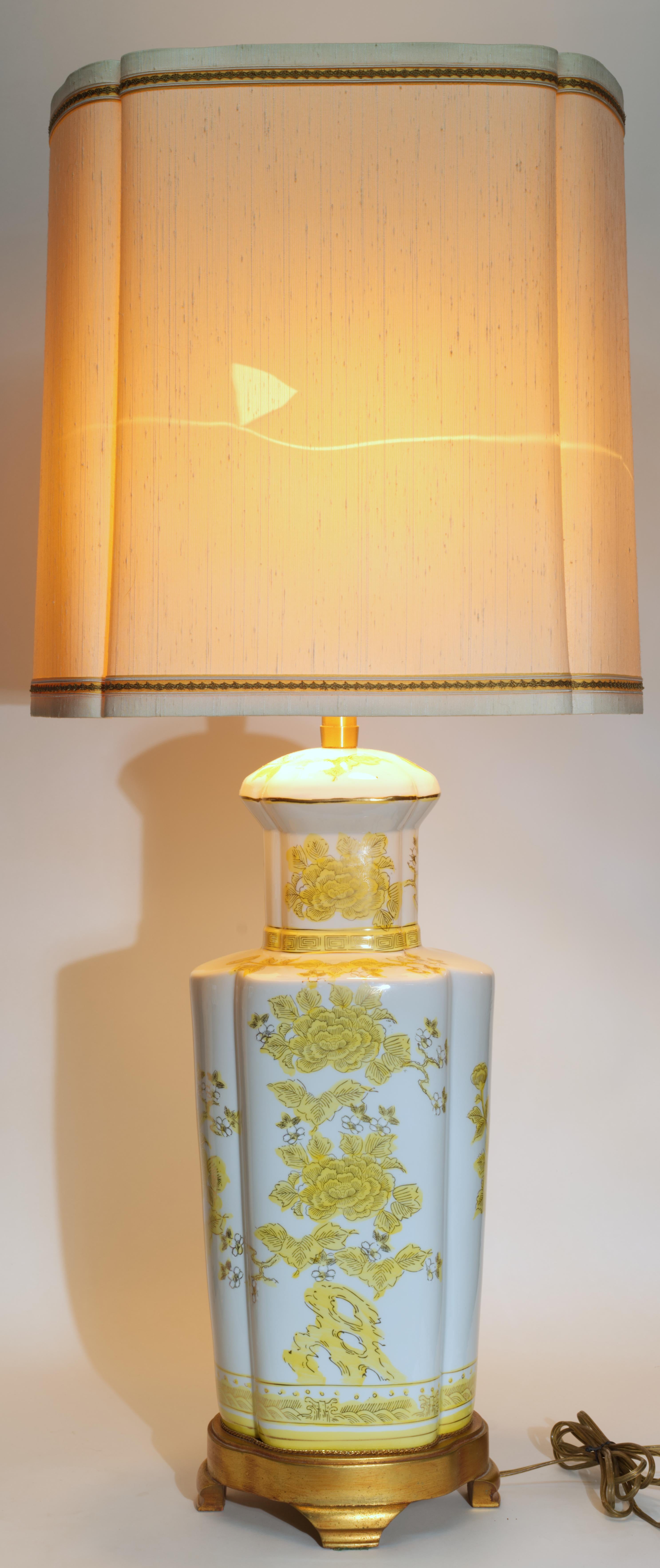 Marbro Pair of Large Chinoiserie Urn Table Lamps with Imari Decor For Sale 8
