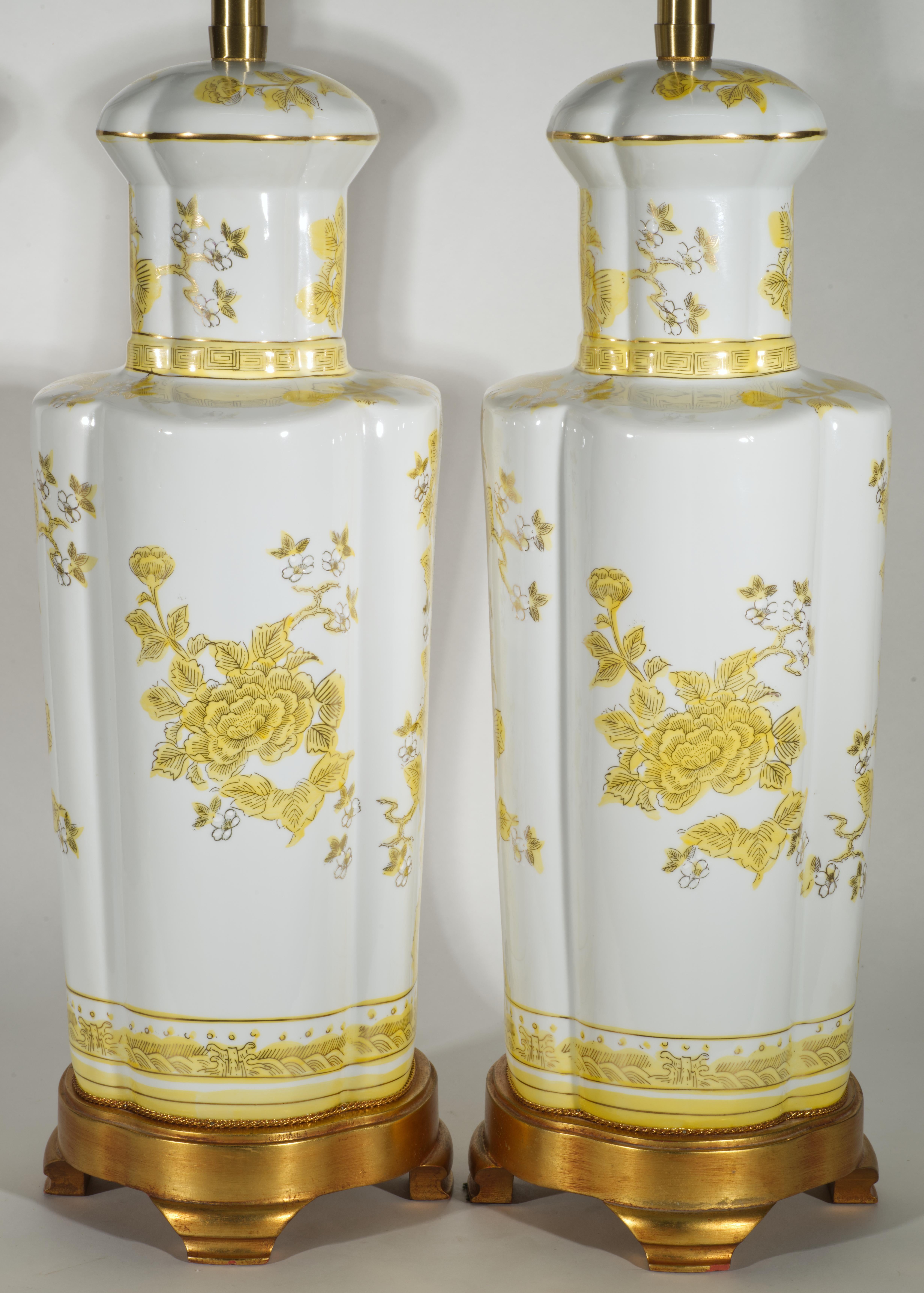Glazed Marbro Pair of Large Chinoiserie Urn Table Lamps with Imari Decor For Sale