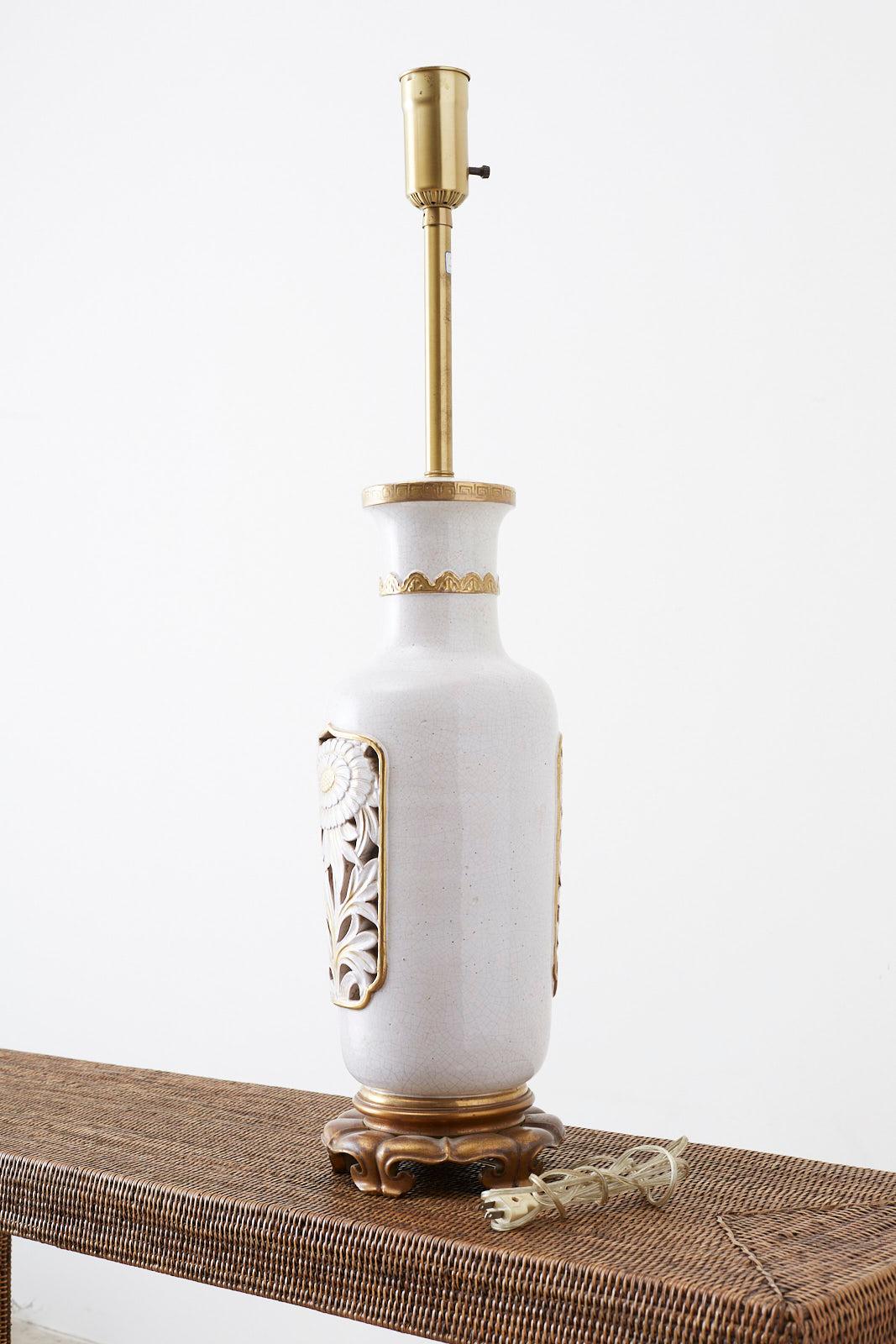 Lampe de bureau vase en céramique dorée à la feuille Marbro en vente 2