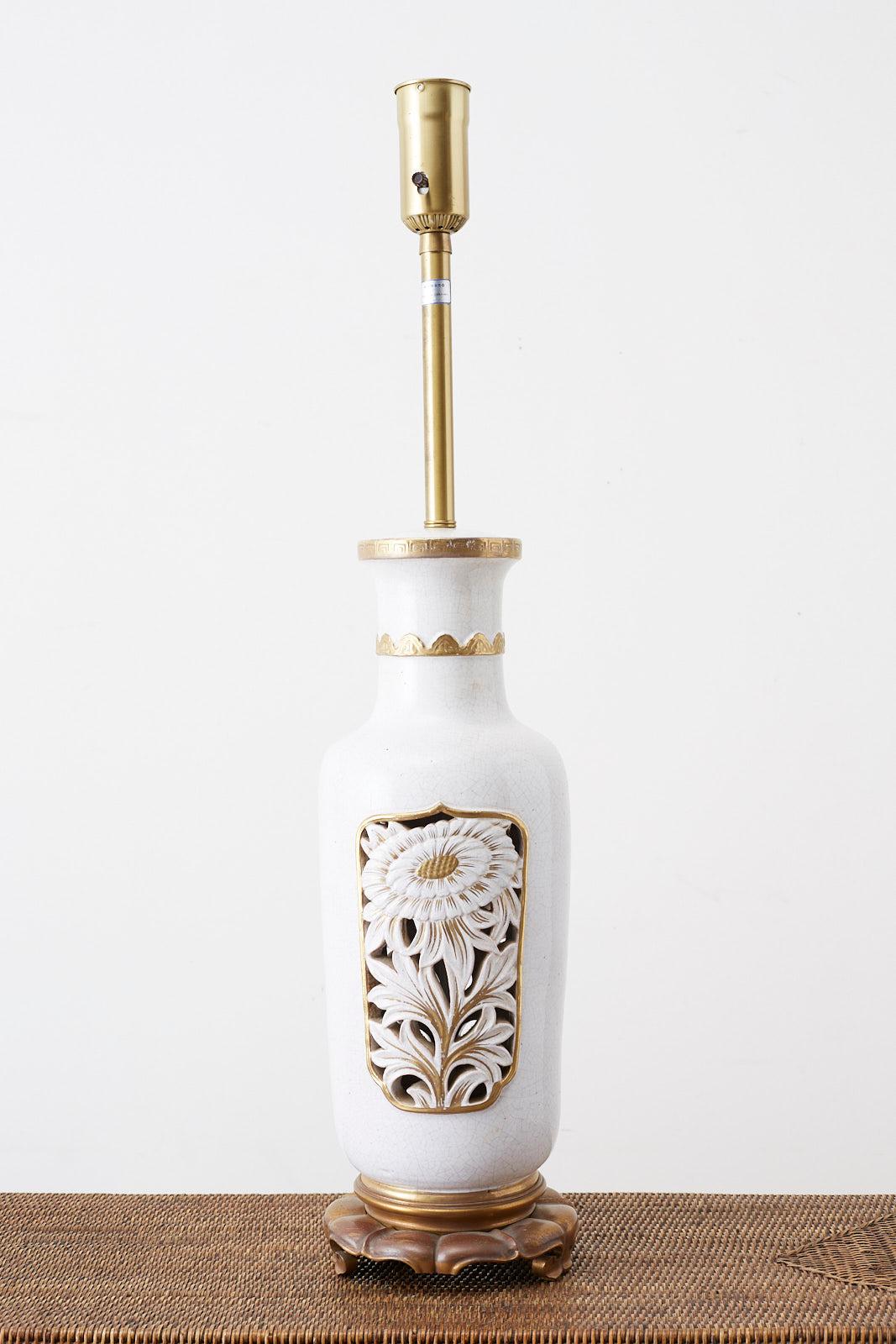 Lampe de bureau vase en céramique dorée à la feuille Marbro en vente 3