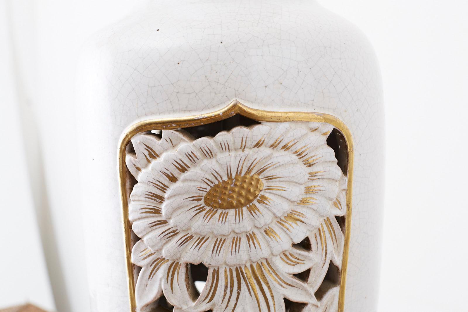Lampe de bureau vase en céramique dorée à la feuille Marbro en vente 7
