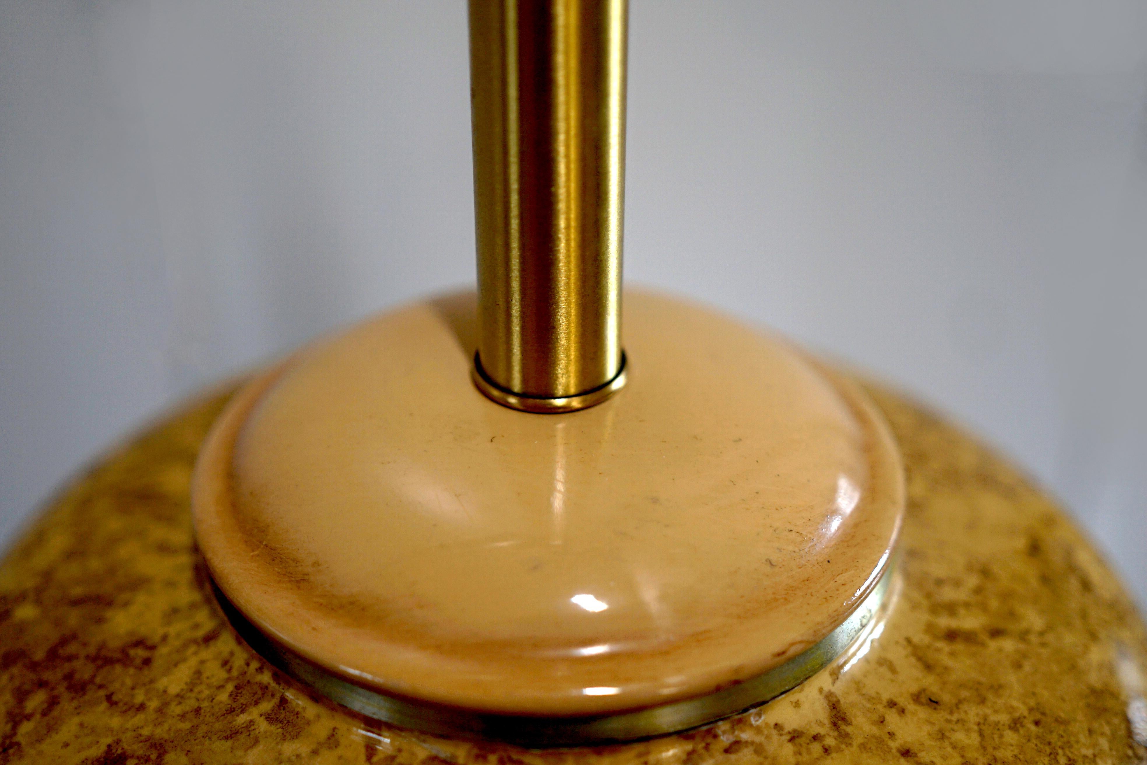 Marbro - Lampe monumentale de style français vintage en céramique incisée et marbrée or Bon état - En vente à Lomita, CA