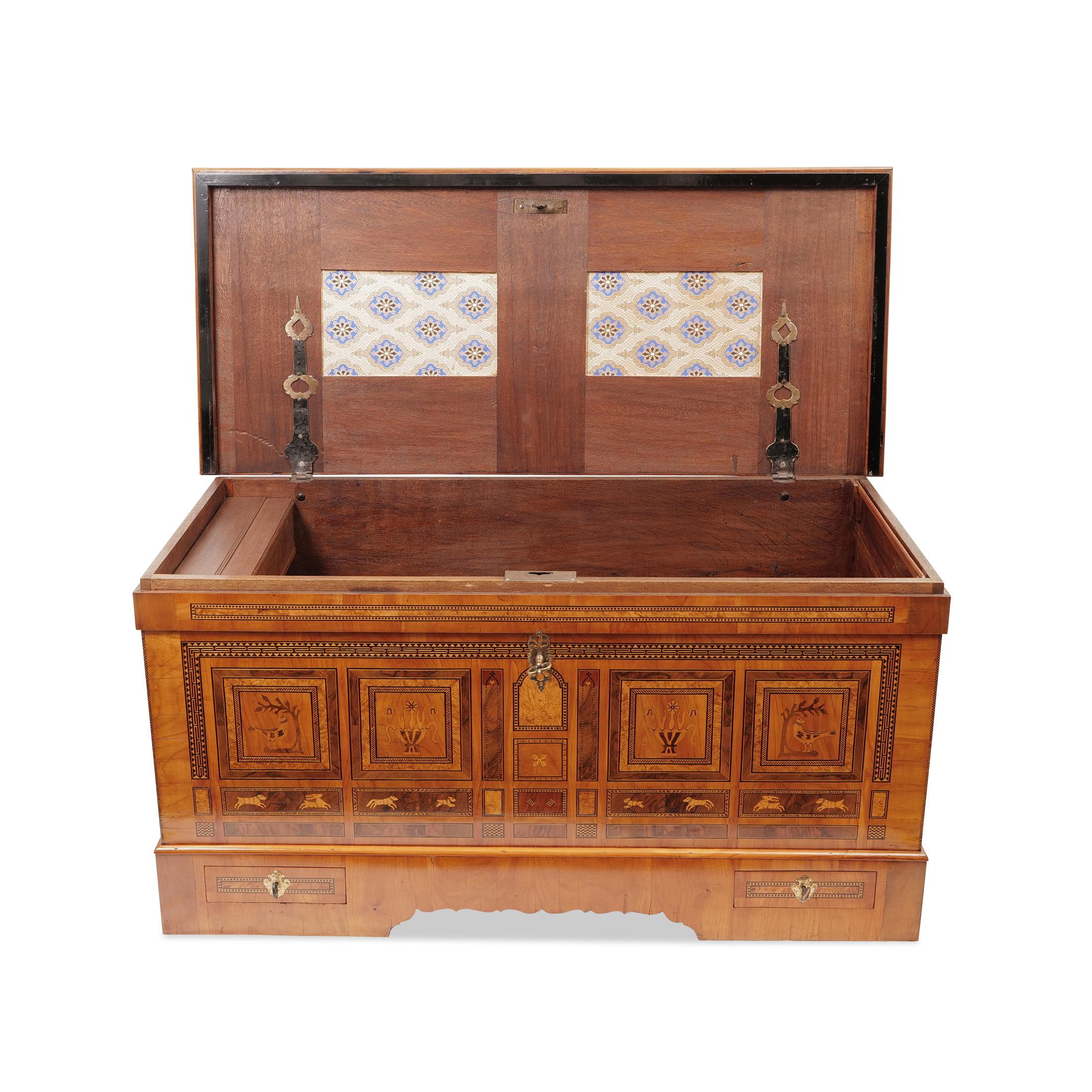 German Marburg finch chest Biedermeier around 1800-10 Cherrywood bridal chest For Sale
