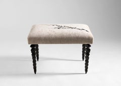 Marc Bankowsky & Miguel Cisterna, bestickte Bank, Bronzebeine, Frankreich, 2022