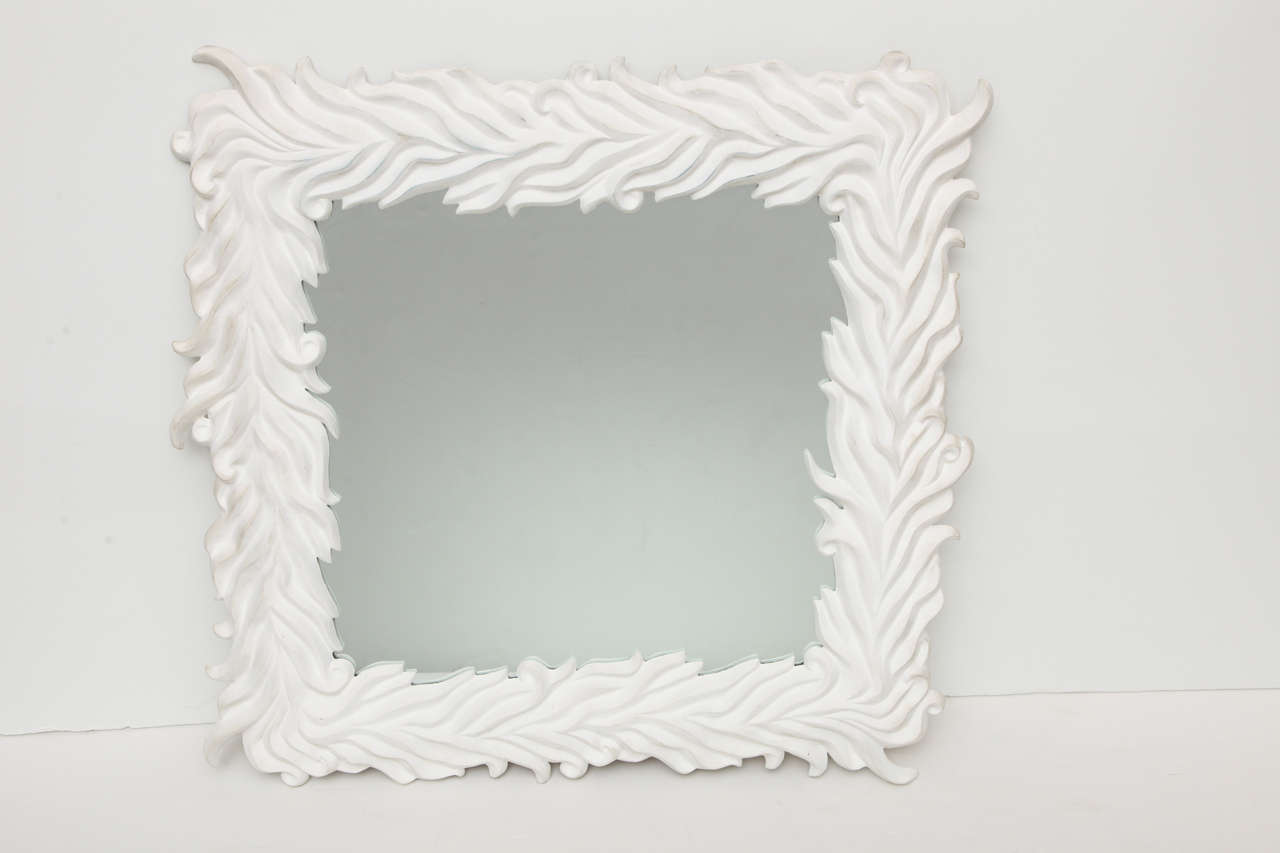 Specchio contemporaneo in gesso poliestere disegnato da Marc Bankowsky.
