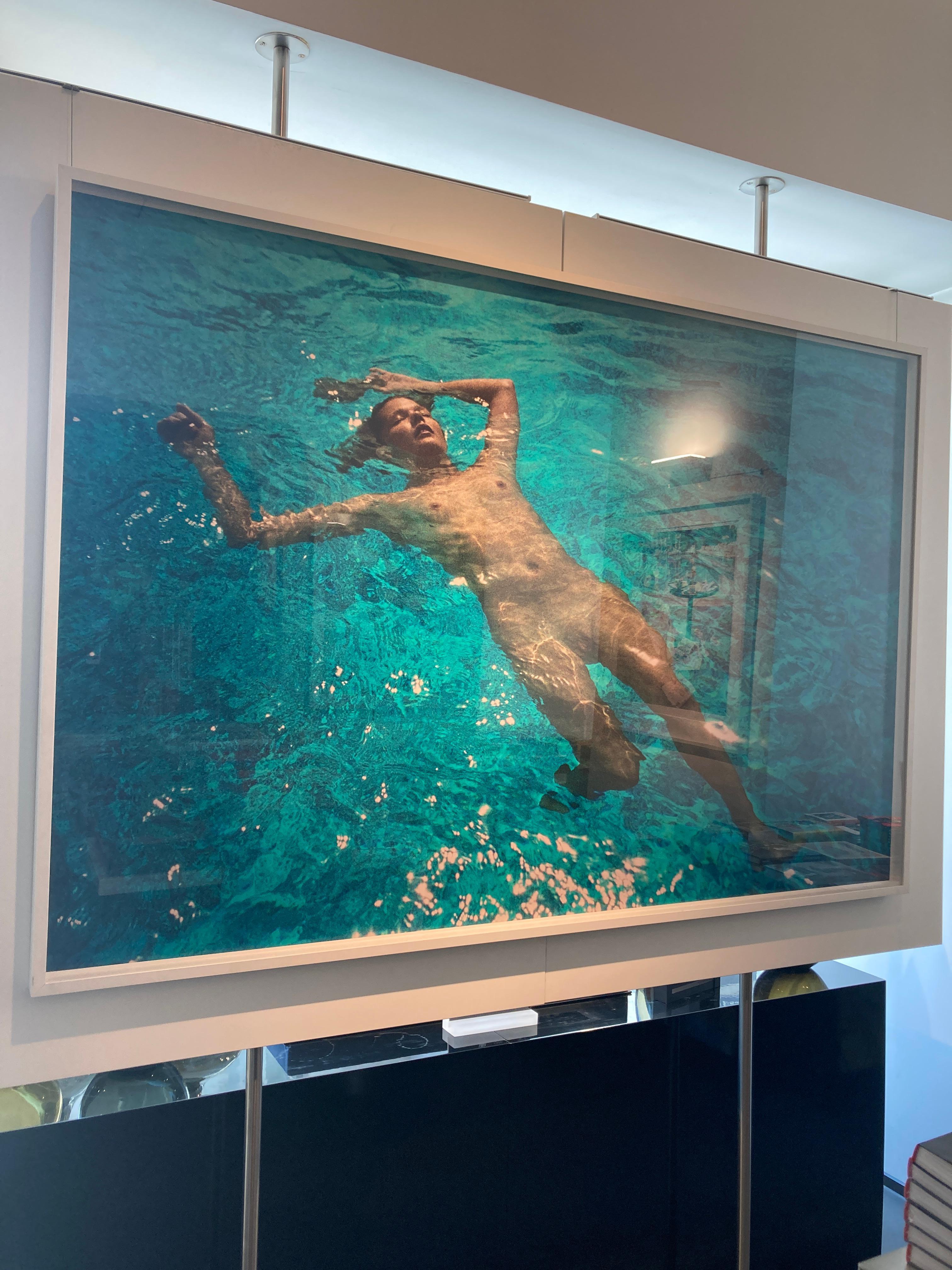 Swimming Pool - Akt schwebt im Wasser, Kunstfotografie, 2005 im Angebot 6