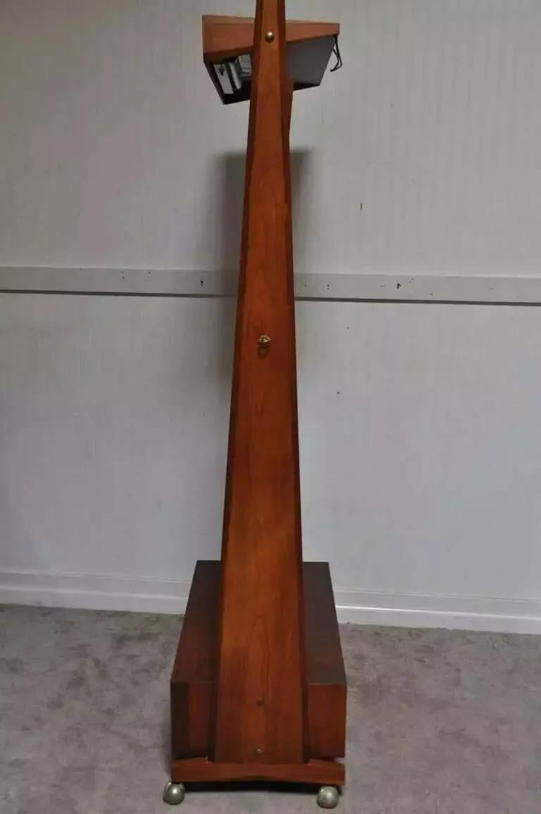 Marc Berge Grosfeld House Mid Century Danish Modern Walnut Full Length Mirror (miroir pleine longueur en noyer) en vente 1