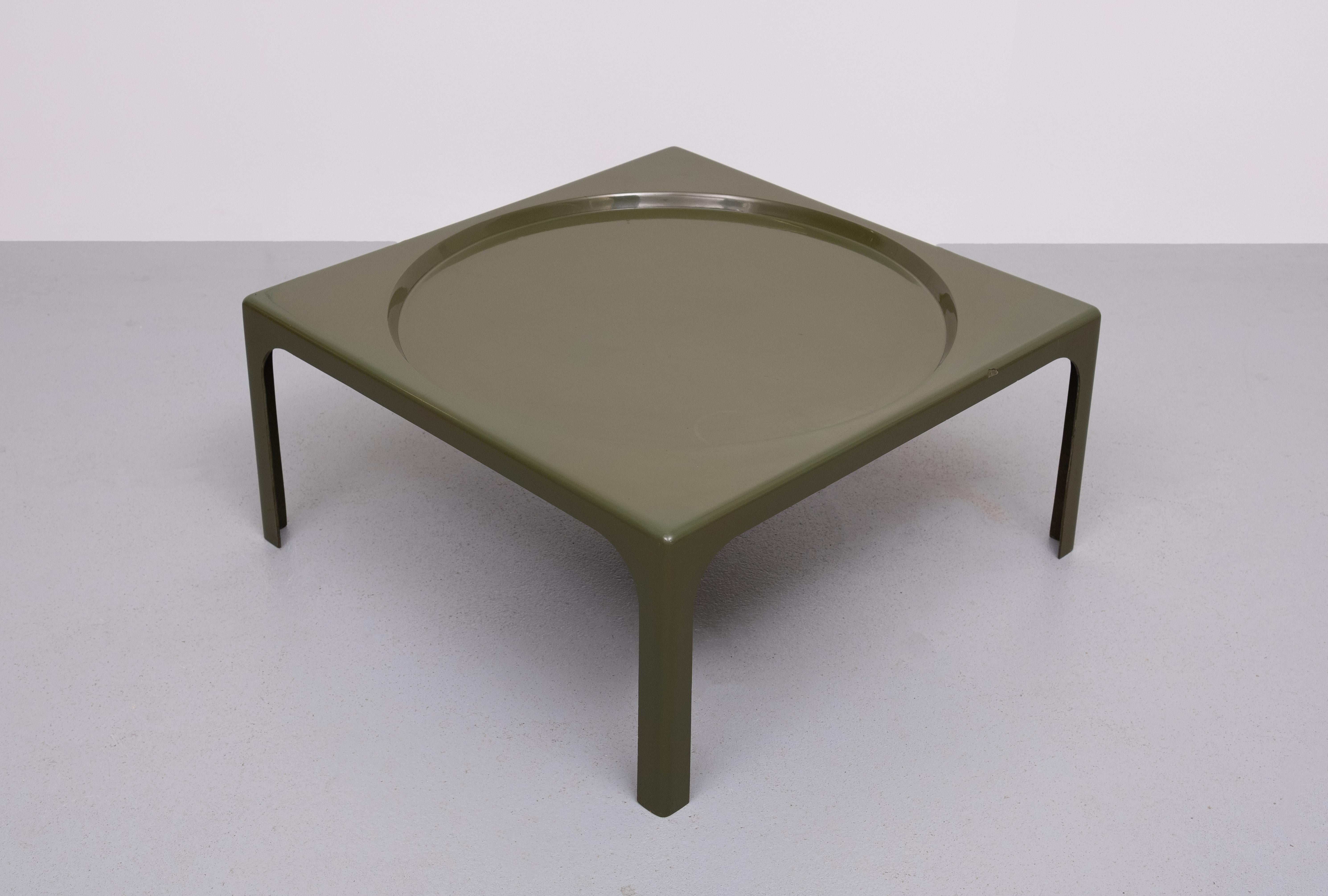 Table basse en fibre de verre Marc Berthier 1970 France en vente 3