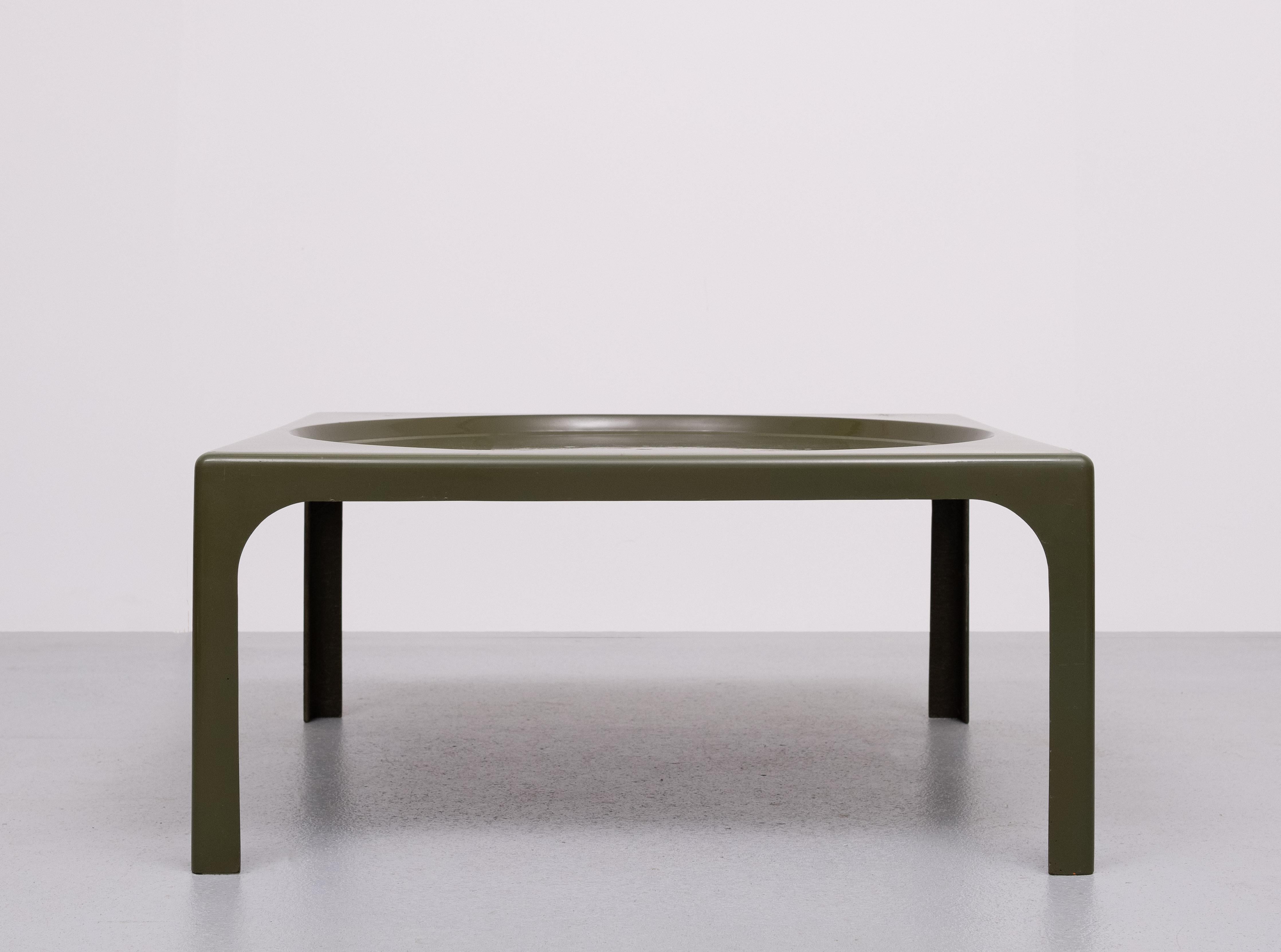 Ère spatiale Table basse en fibre de verre Marc Berthier 1970 France en vente