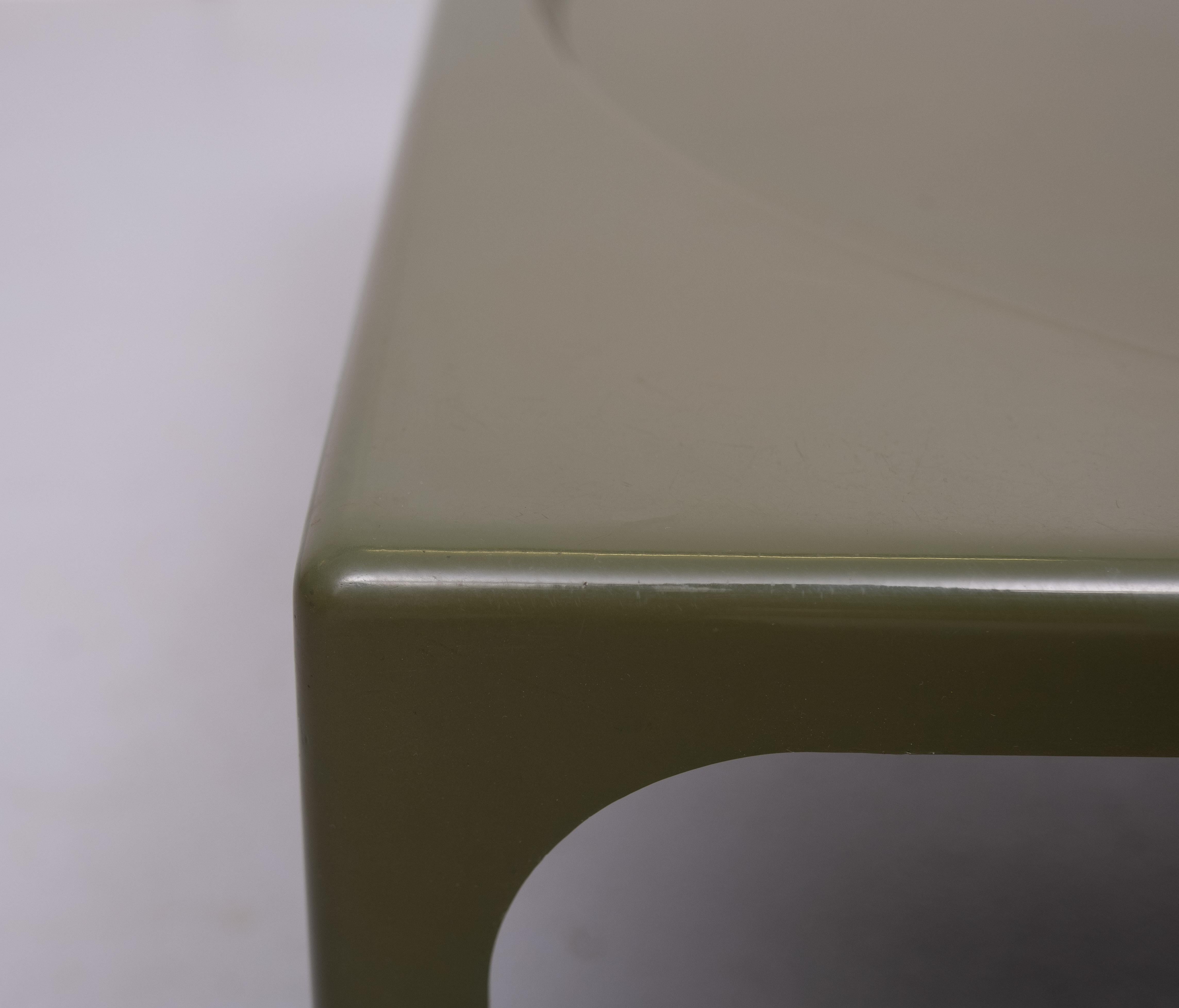 Fibre de verre Table basse en fibre de verre Marc Berthier 1970 France en vente
