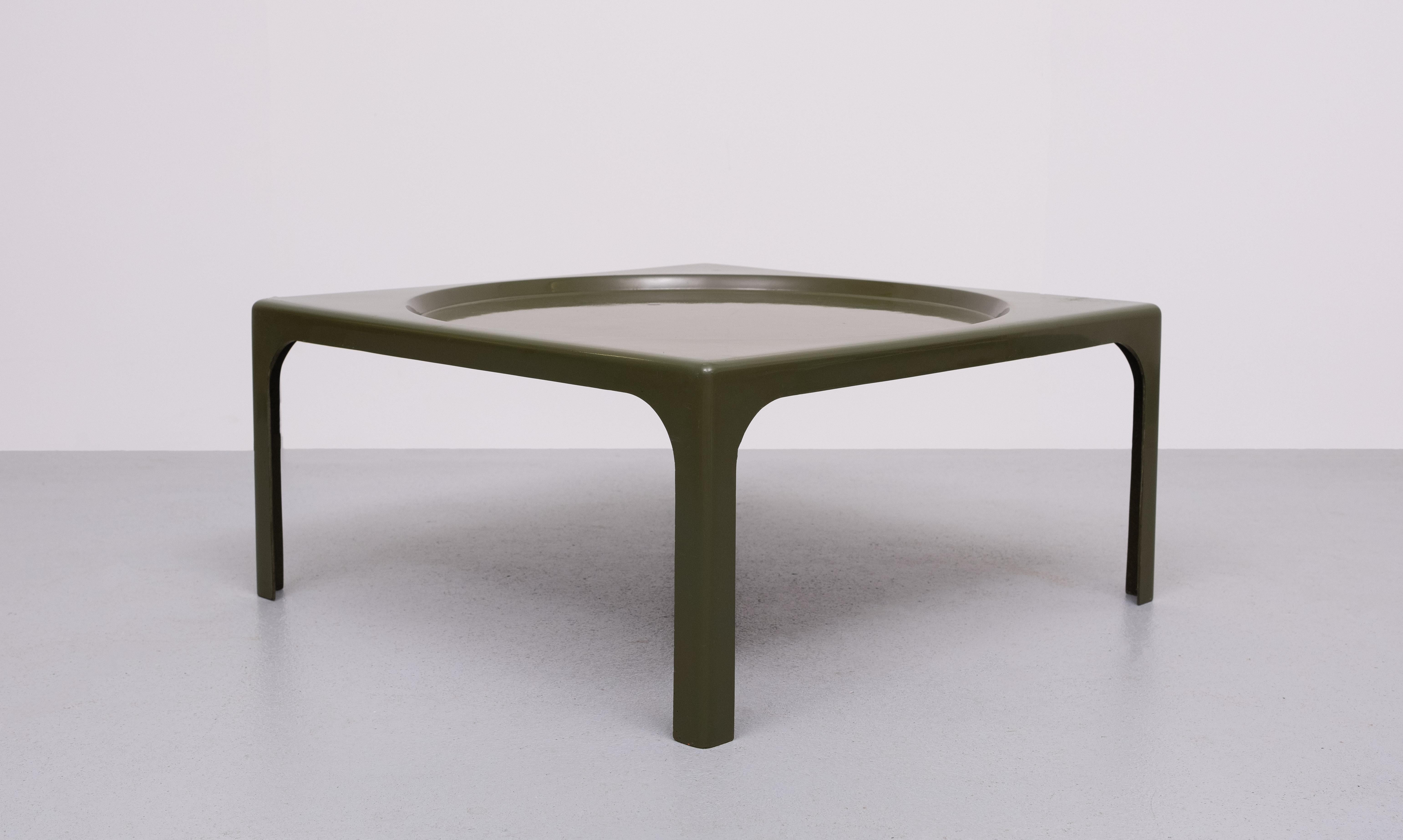 Table basse en fibre de verre Marc Berthier 1970 France en vente 1