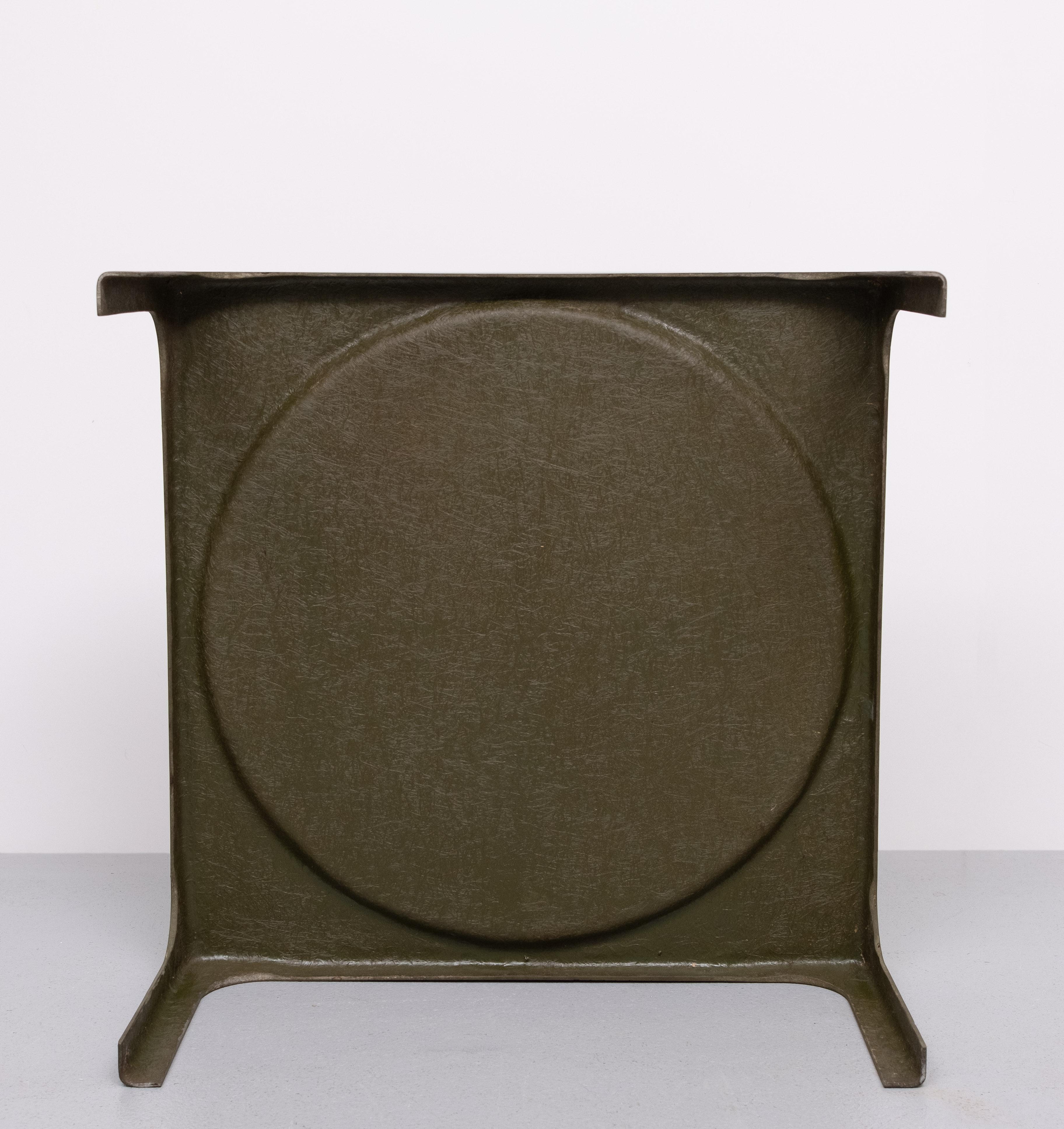 Table basse en fibre de verre Marc Berthier 1970 France en vente 2