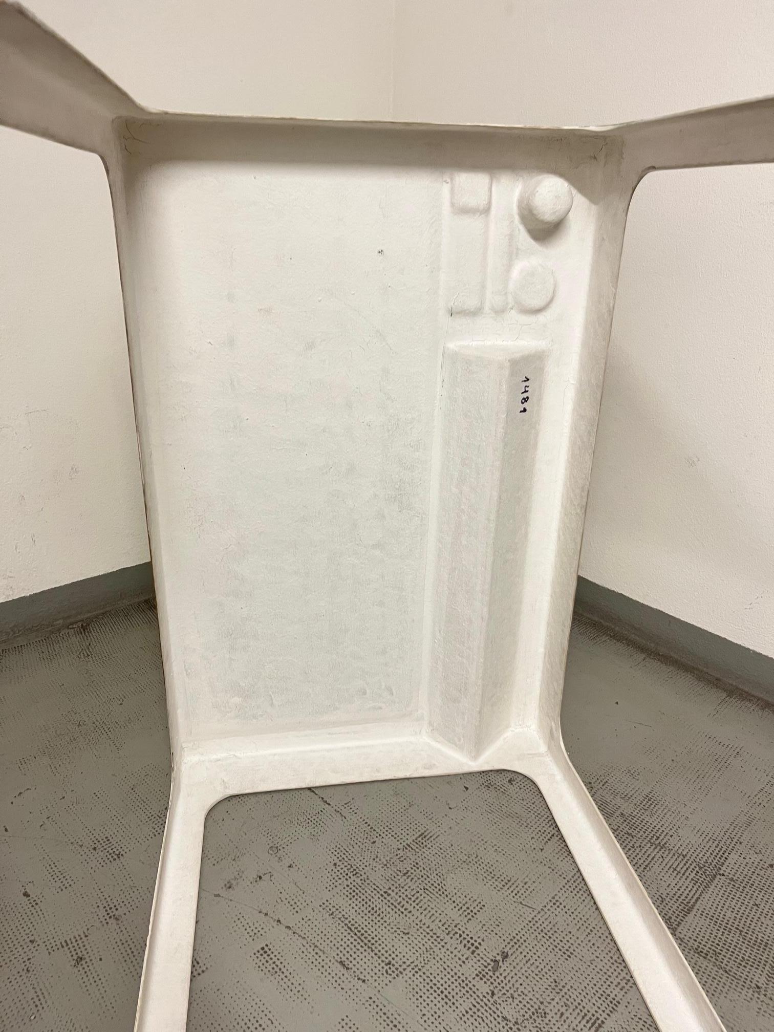 Marc Berthier Fiberglass Desk Ozoo, France ca. 1960s by D.A.N. 4