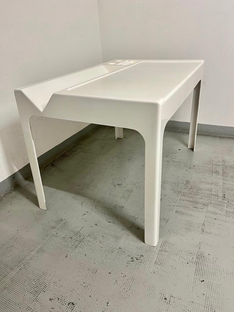French Marc Berthier Fiberglass Desk Ozoo, France ca. 1960s by D.A.N. For Sale