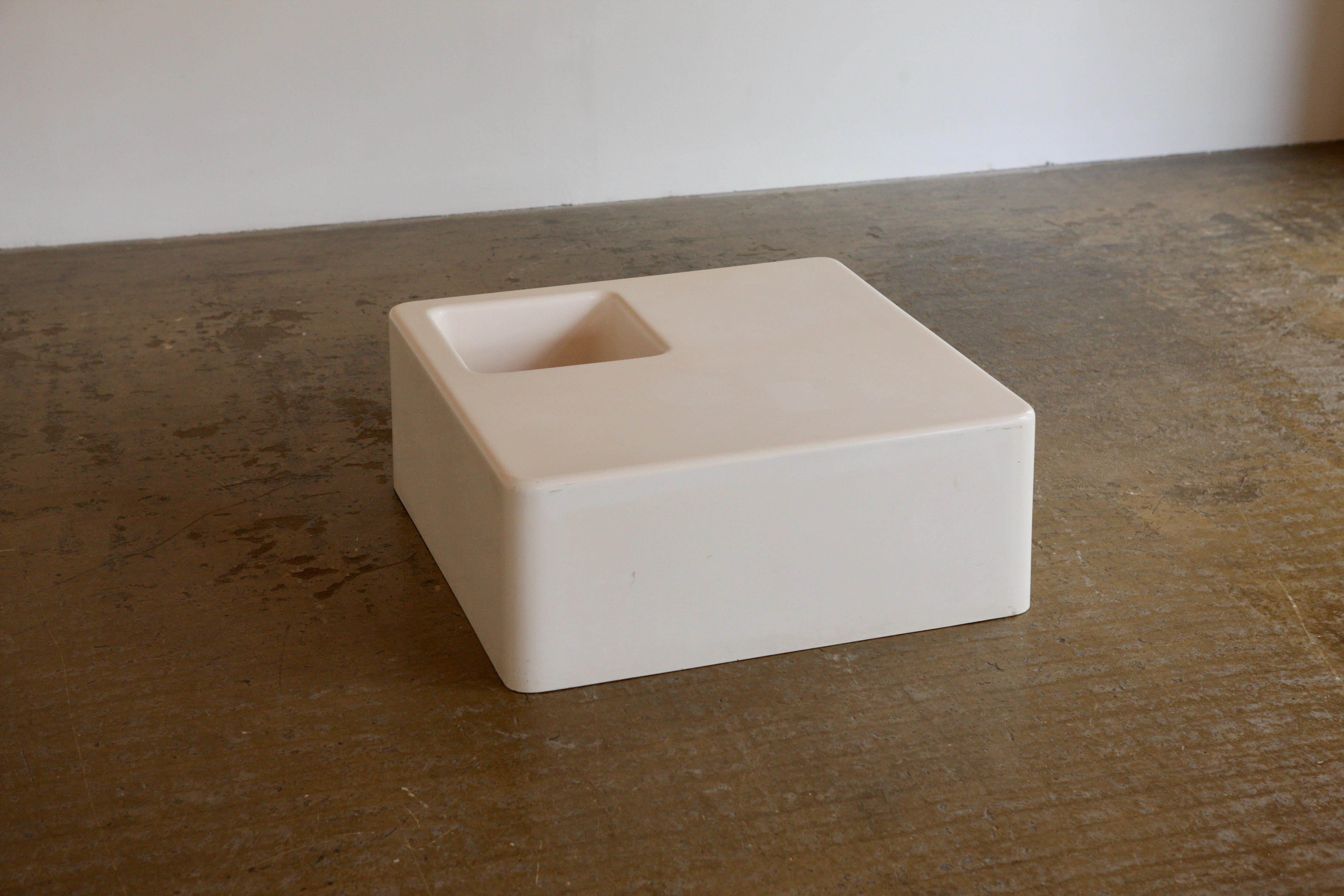 A lovely example of a Marc Berthier's white fibreglass coffee table, designed in 1968 for Ozoo. The blocky square table is a hollow fibreglass structure with a moulded integral book trough. 
