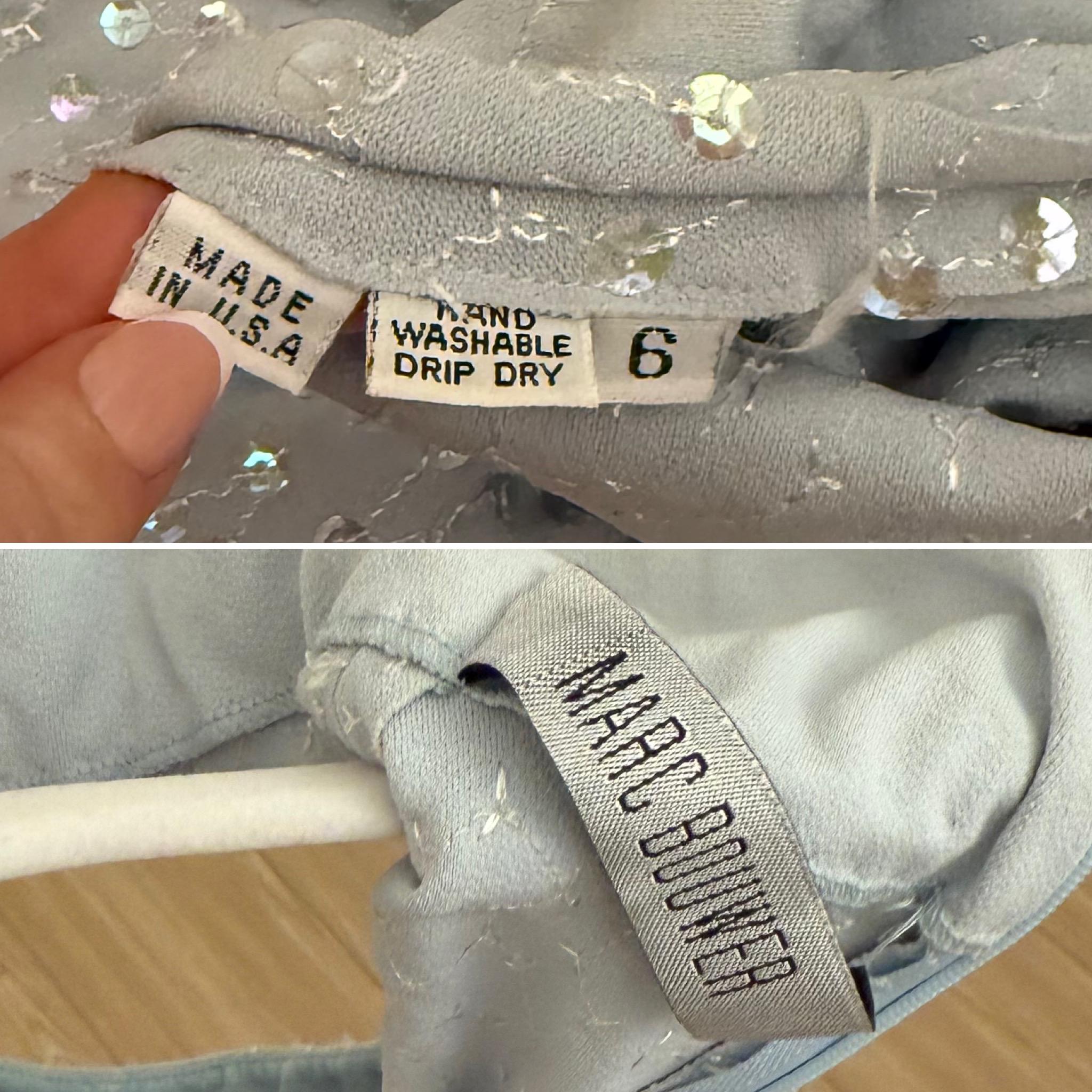 Marc Bouwer
Vintage
1999
Bleu pâle poussiéreux avec des paillettes iridescentes sur toute la surface
Col roulé haut
Découpe en trou de serrure au niveau du buste
Taille USA 6 mais s'adapte comme un XS/S
Très bon état vintage, petites traces