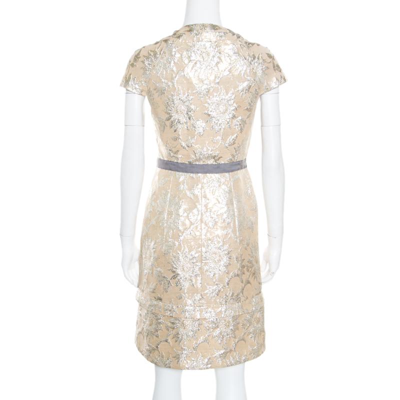 Beautifully embellished with lurex and accented with floral jacquard design creating an elegant embroidery, this pretty dress from Marc By Marc Jacobs is ideal for special events. The well-fitted silhouette and soothing beige hue combine to make it