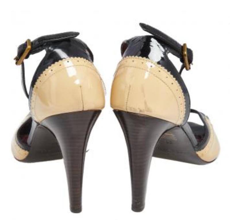 Marc by Marc jacobs Sandali con cinturino alla caviglia in pelle verniciata nero/beige misura 36 in vendita 3