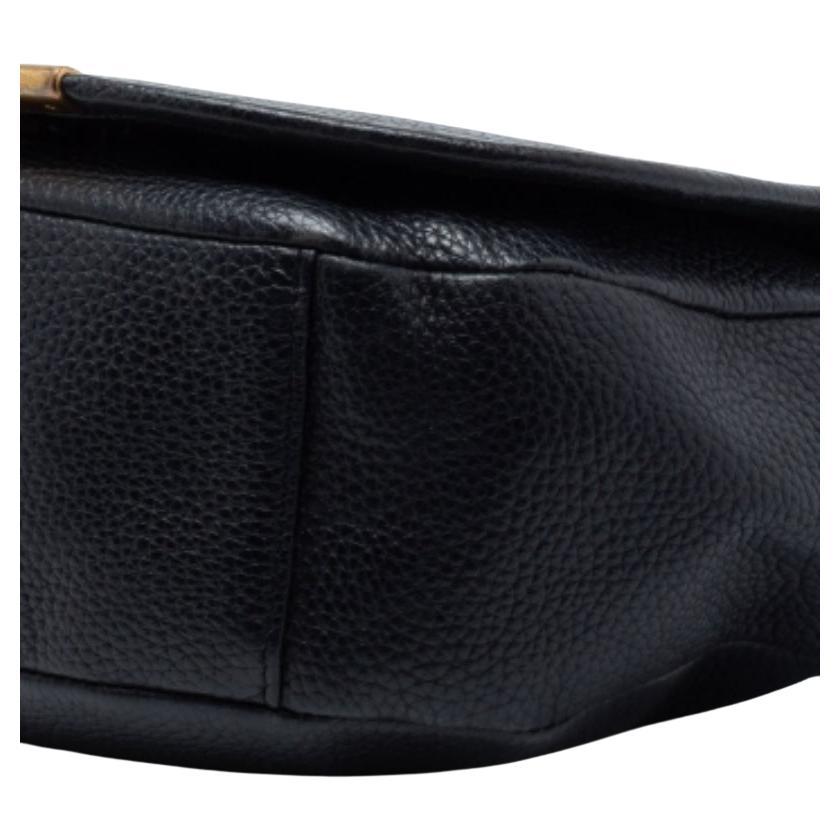 L'intérieur doublé de tissu de ce sac Marc by Marc Jacobs vous permet de transporter vos essentiels en toute sérénité. Confectionné en cuir, il est doté d'une poignée supérieure, d'une bandoulière et d'un intérieur doublé de tissu. Les détails de la
