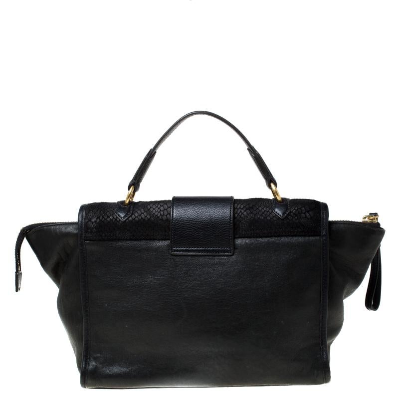 Sling this sublime and functional leather bag for your everyday use. The nylon-lined interior can easily accommodate all your essentials. This Marc by Marc Jacobs handbag comes with an embossed leather flap and a zip closure. Boasting of an