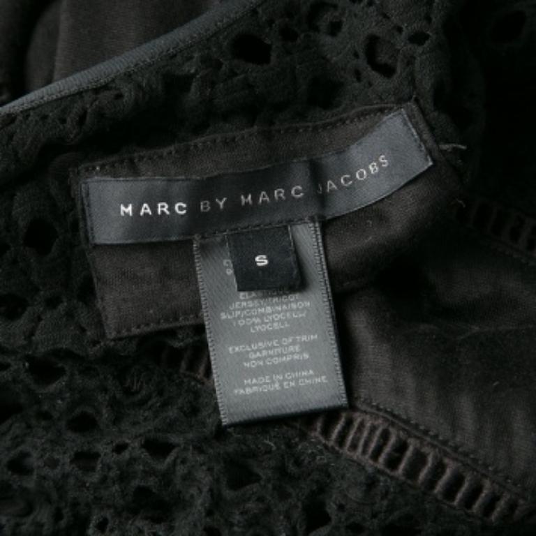 Marc By Marc Jacobs Black Eyelet Jersey Robe asymétrique sans manches Yuki S Pour femmes en vente