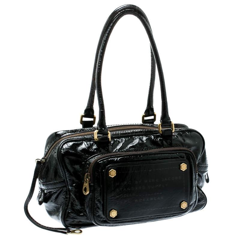 Marc by Marc Jacobs Black Laminated Leather Zip Pockets Satchel In Good Condition For Sale In Dubai, Al Qouz 2