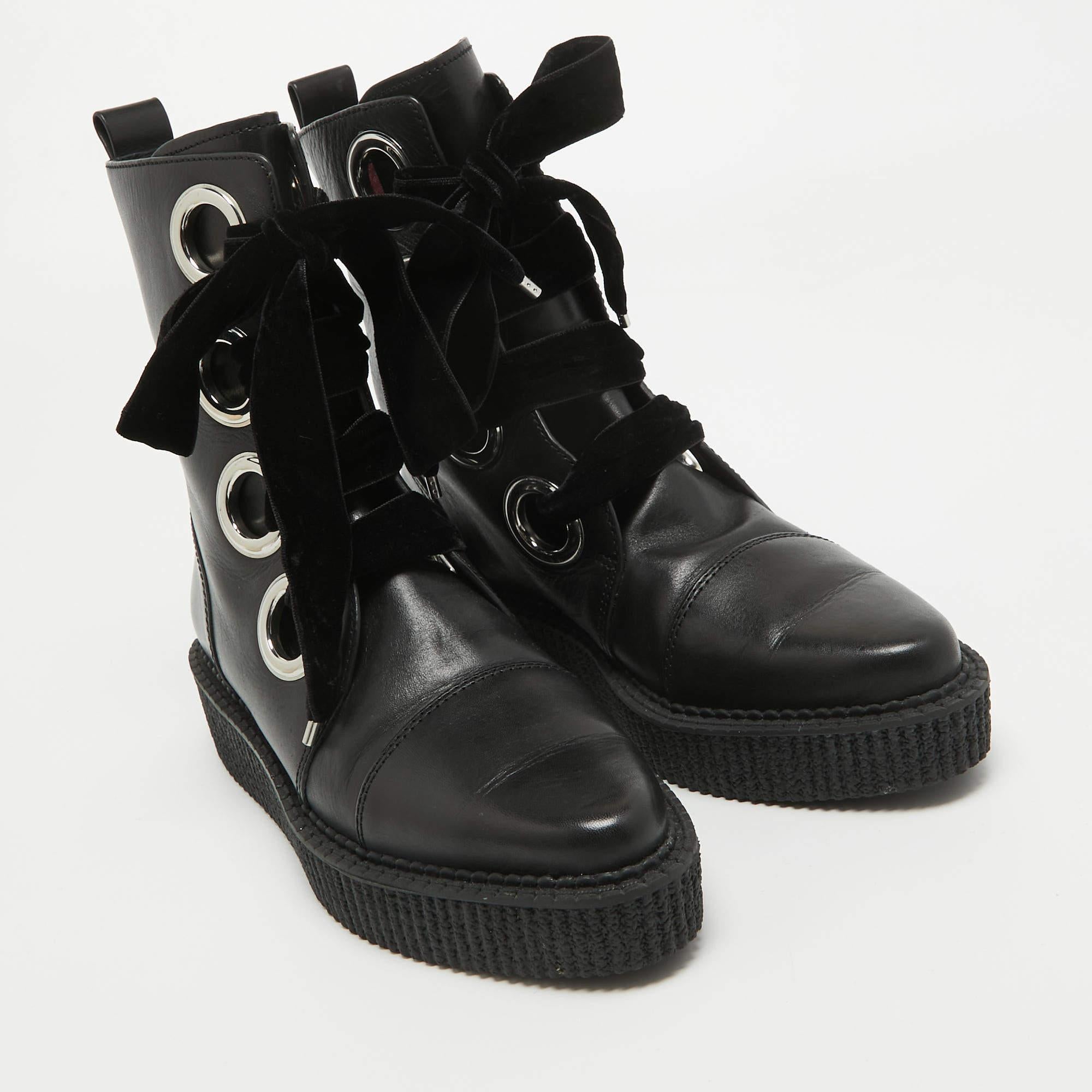 Women's Marc by Marc Jacobs Black Leather Ankle Boots Size 37.5 For Sale