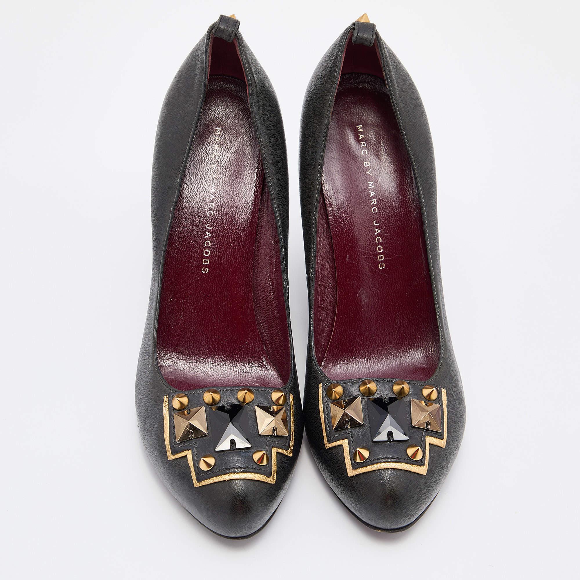 Marc by Marc Jacobs Black Leather Embellished Platform Wedge Pumps Size 37 In Good Condition For Sale In Dubai, Al Qouz 2