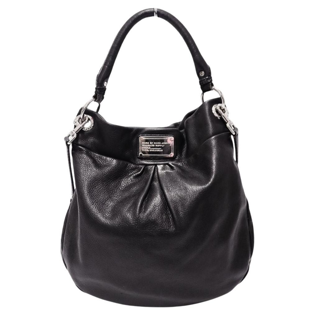 Marc by Marc Jacobs Bolso Hobo de Piel Negra con Placa de Logotipo Plateada